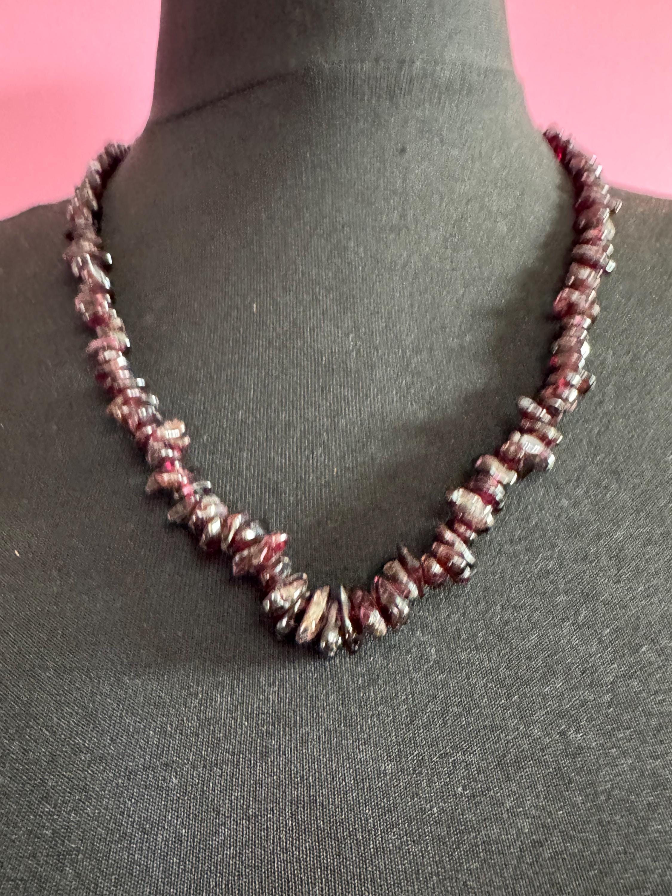 Antique Art Deco natural garnet red purple gemstone beaded necklace 59cm