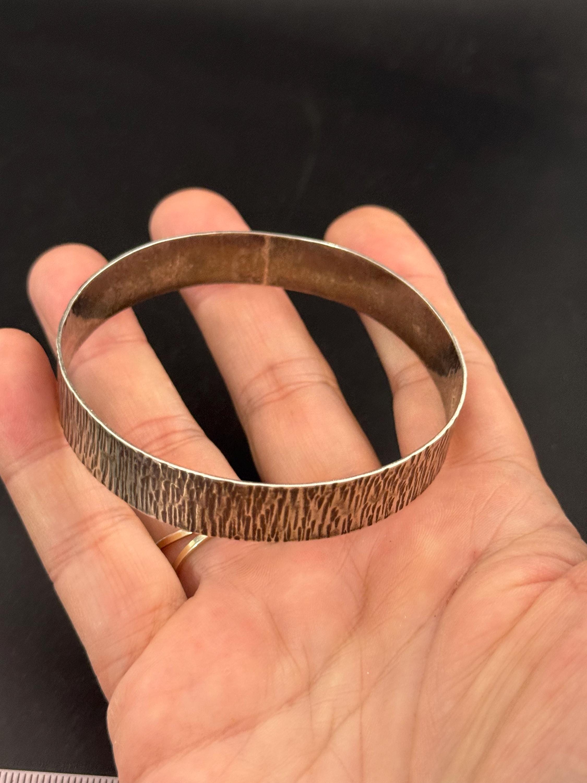 Vintage 1970s 14mm Wide 925 sterling silver engraved bark bangle 19.7 grams fully hallmarked