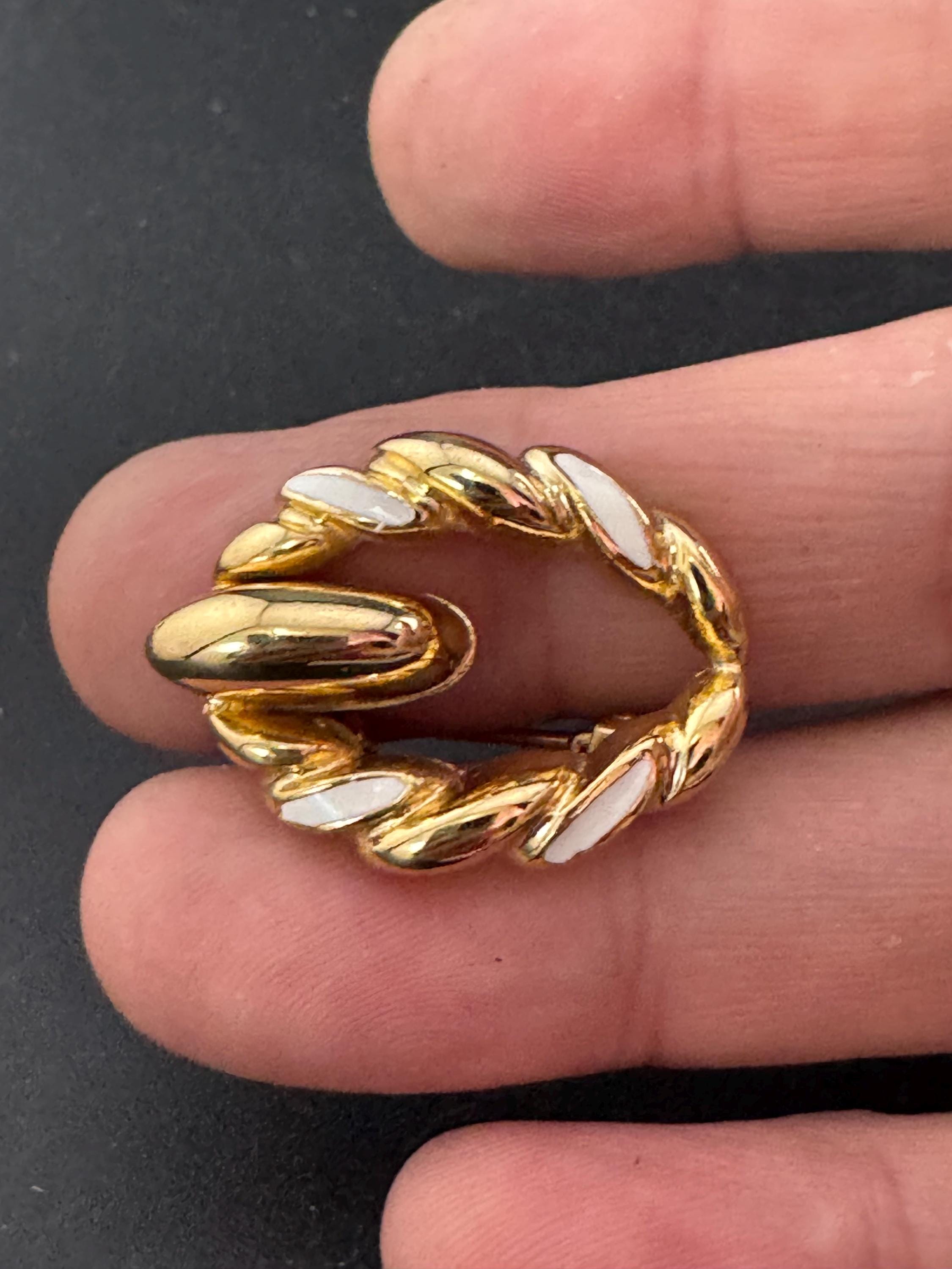 GROSSE signed 1980s German designer white enamel small oval gold plated high end brooch