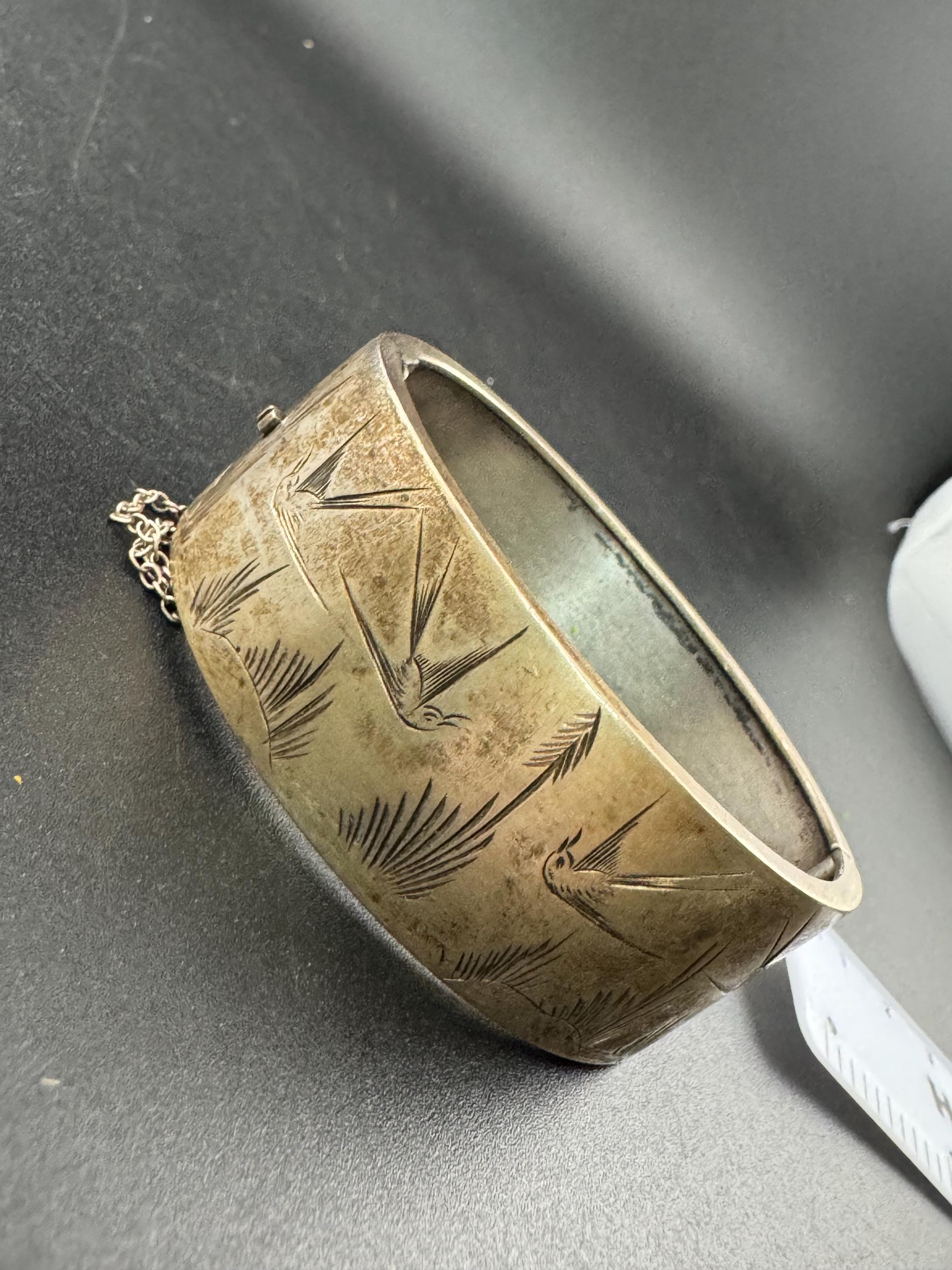 Antique 500 grade silver white metal silver wide clamper Cuff Bangle Bracelet 25 grams aesthetic bird design with safety chain