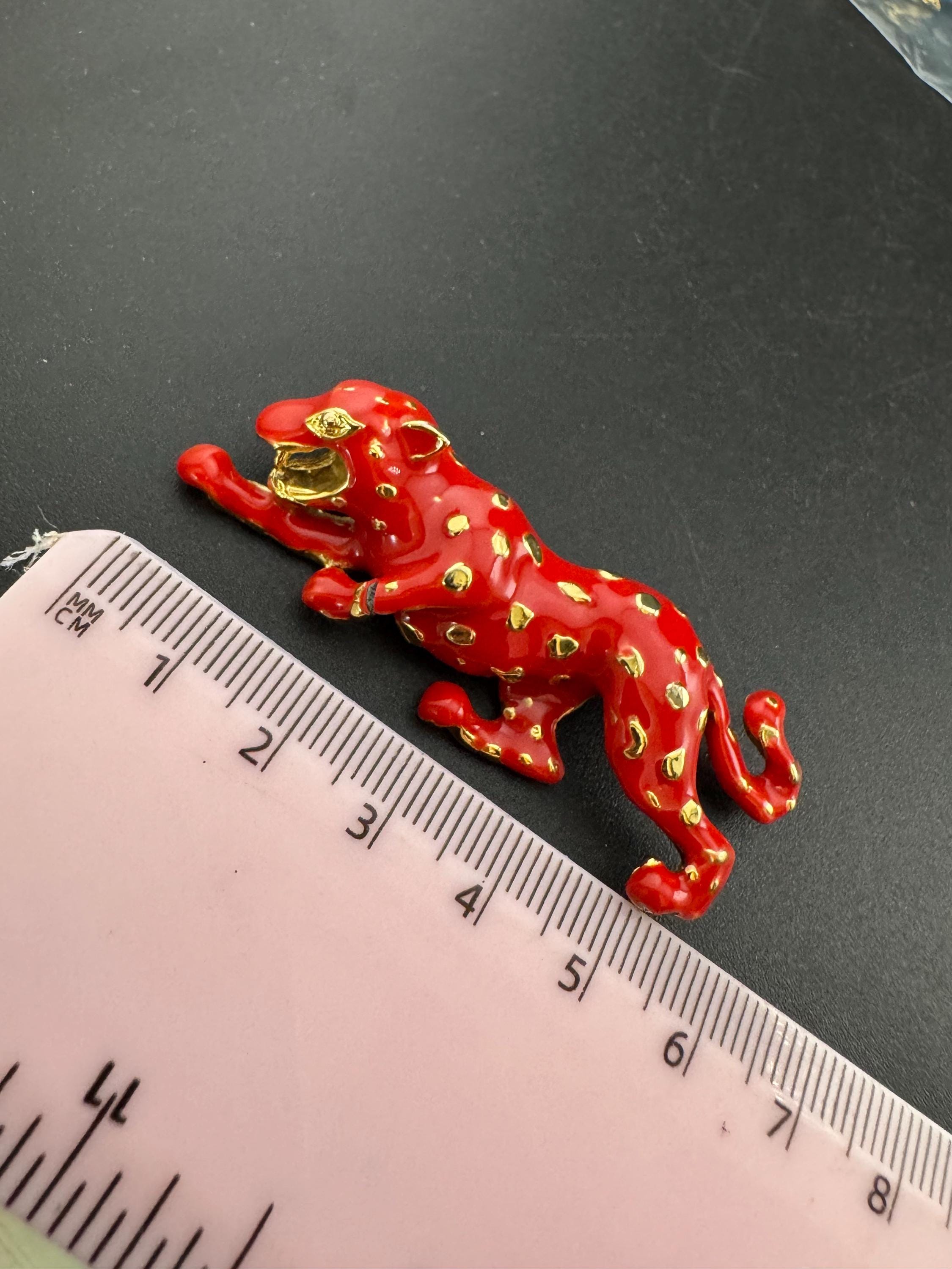 Bright red enamel Big Cat spotty leopard brooch, gold tone, vintage 6cm