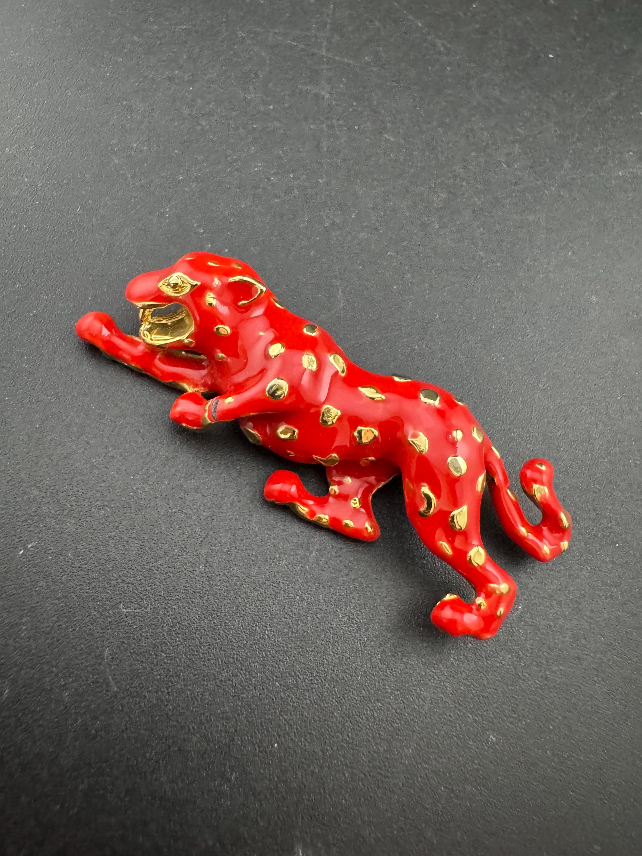 Bright red enamel Big Cat spotty leopard brooch, gold tone, vintage 6cm