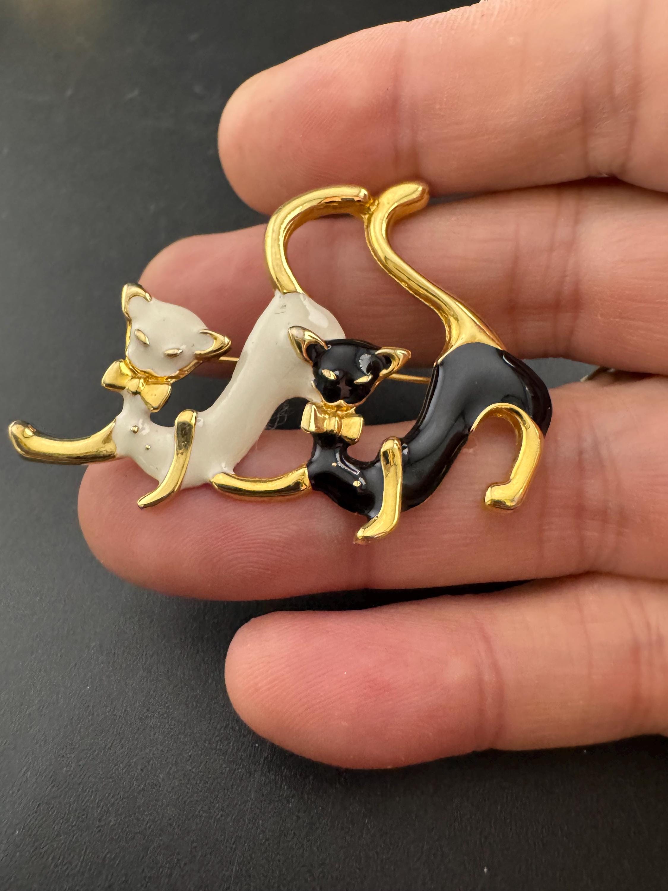 Vintage Gold Tone Enamel Cats Brooch - Bow Ties