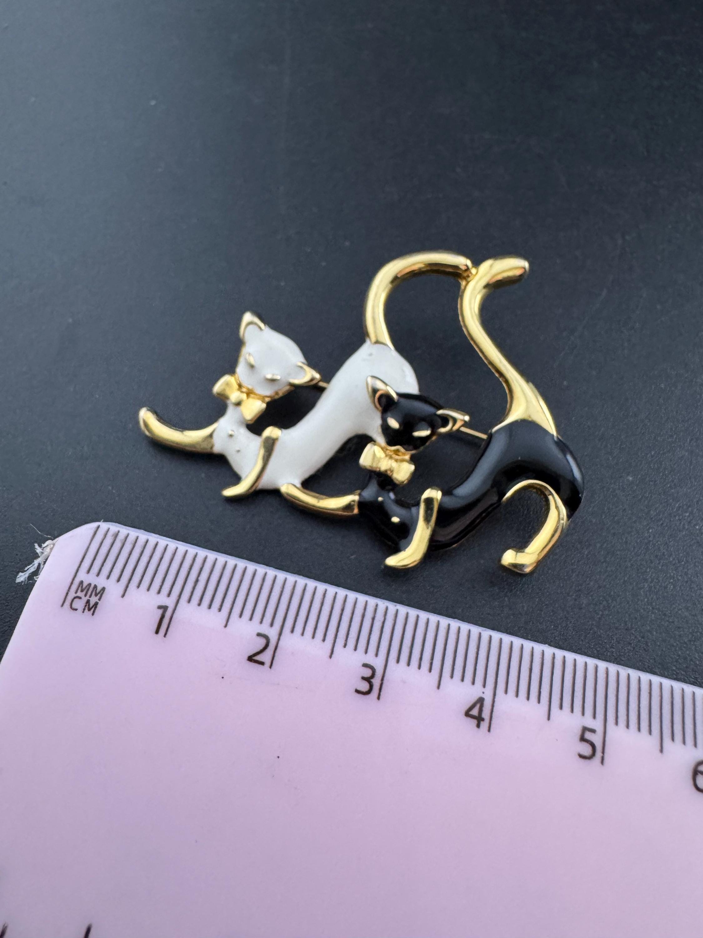 Vintage Gold Tone Enamel Cats Brooch - Bow Ties