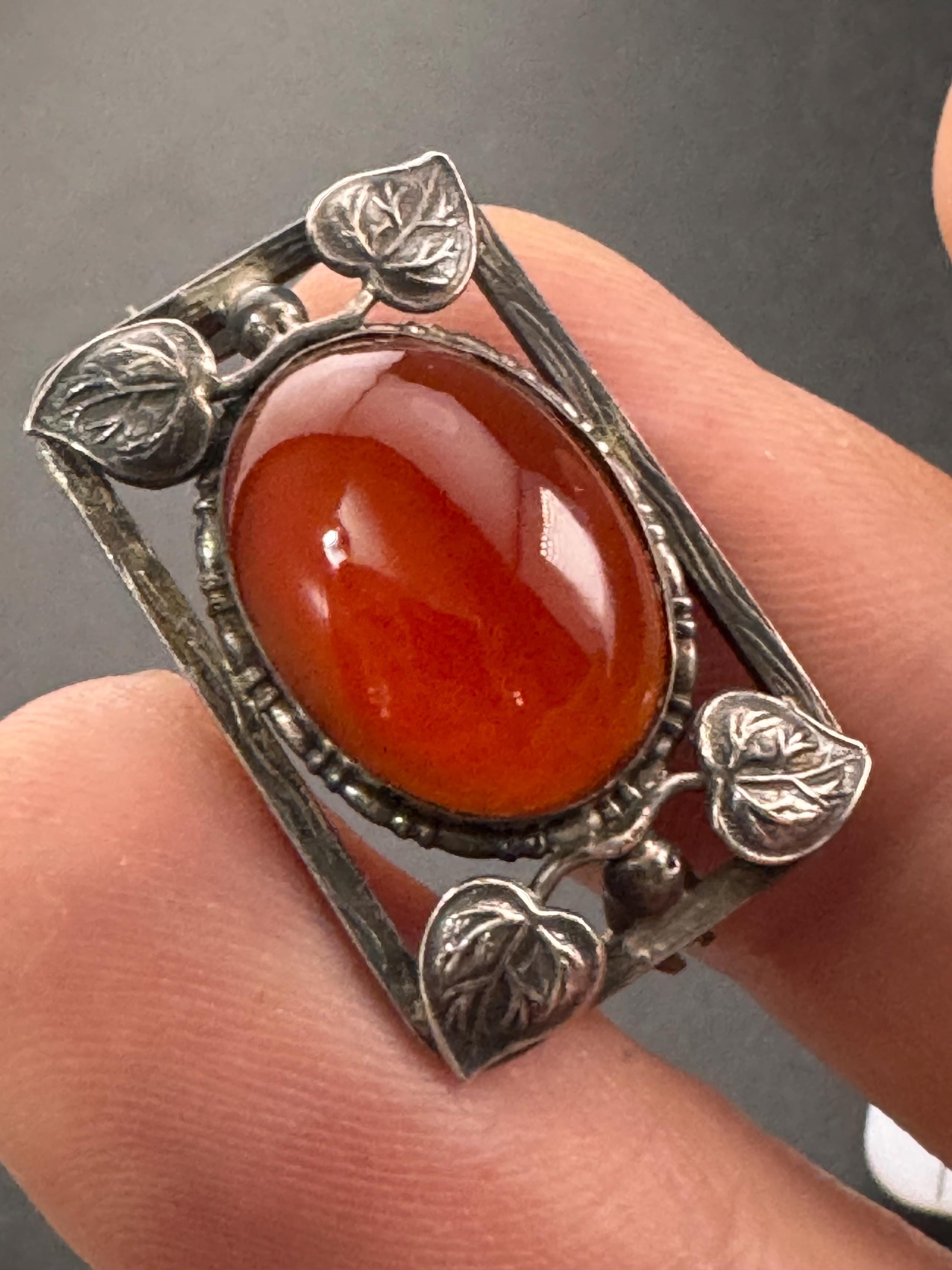 Sweet little antique Sterling silver floral carnelian cabochon brooch 4 grams 2.5cm art nouveau period Edwardian back pin