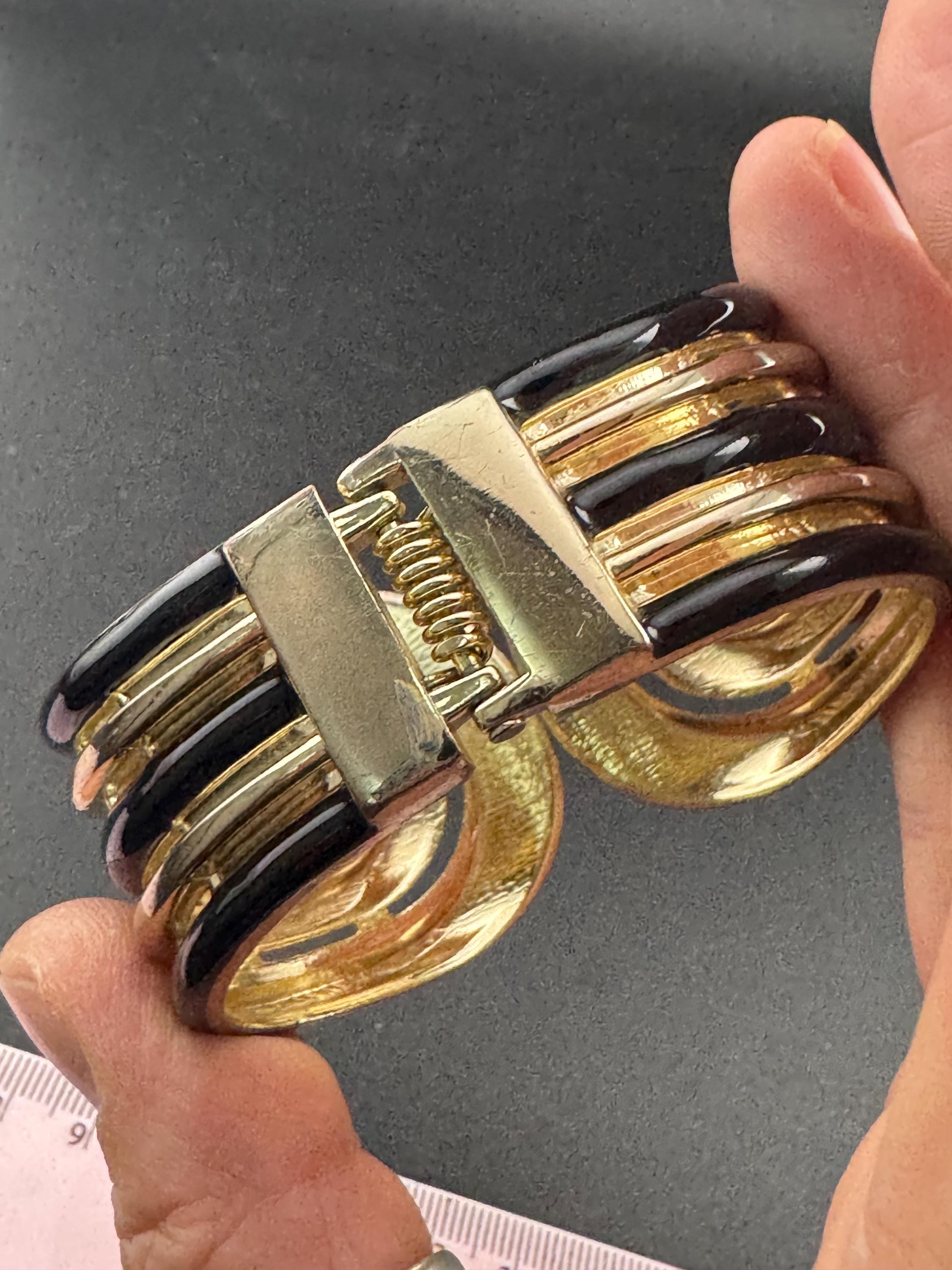 Retro black enamel gold tone curved clamper bangle cuff bracelet