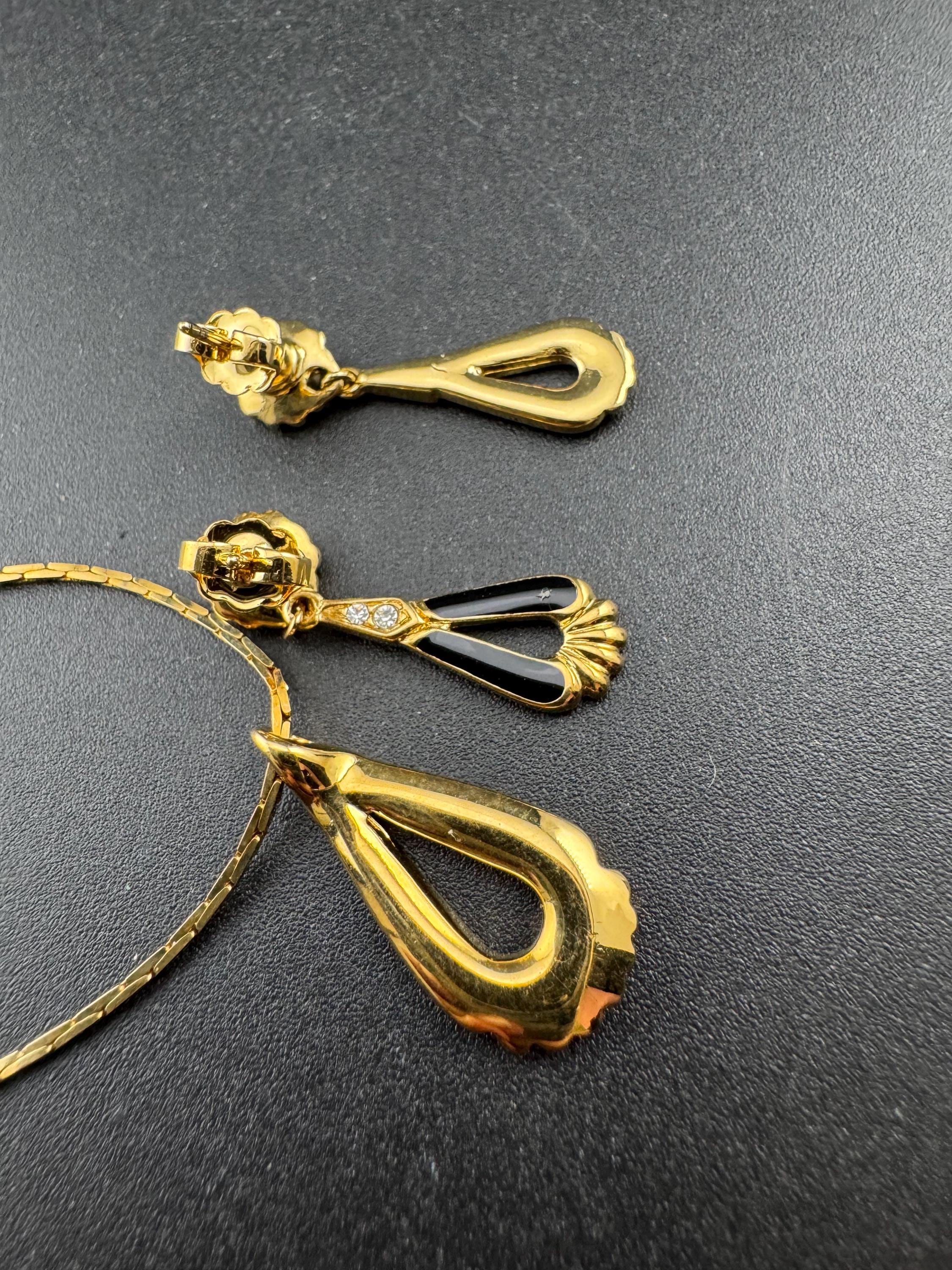 Vintage Gold Tone Enamel Diamanté Jewelry Set: Necklace & Earrings