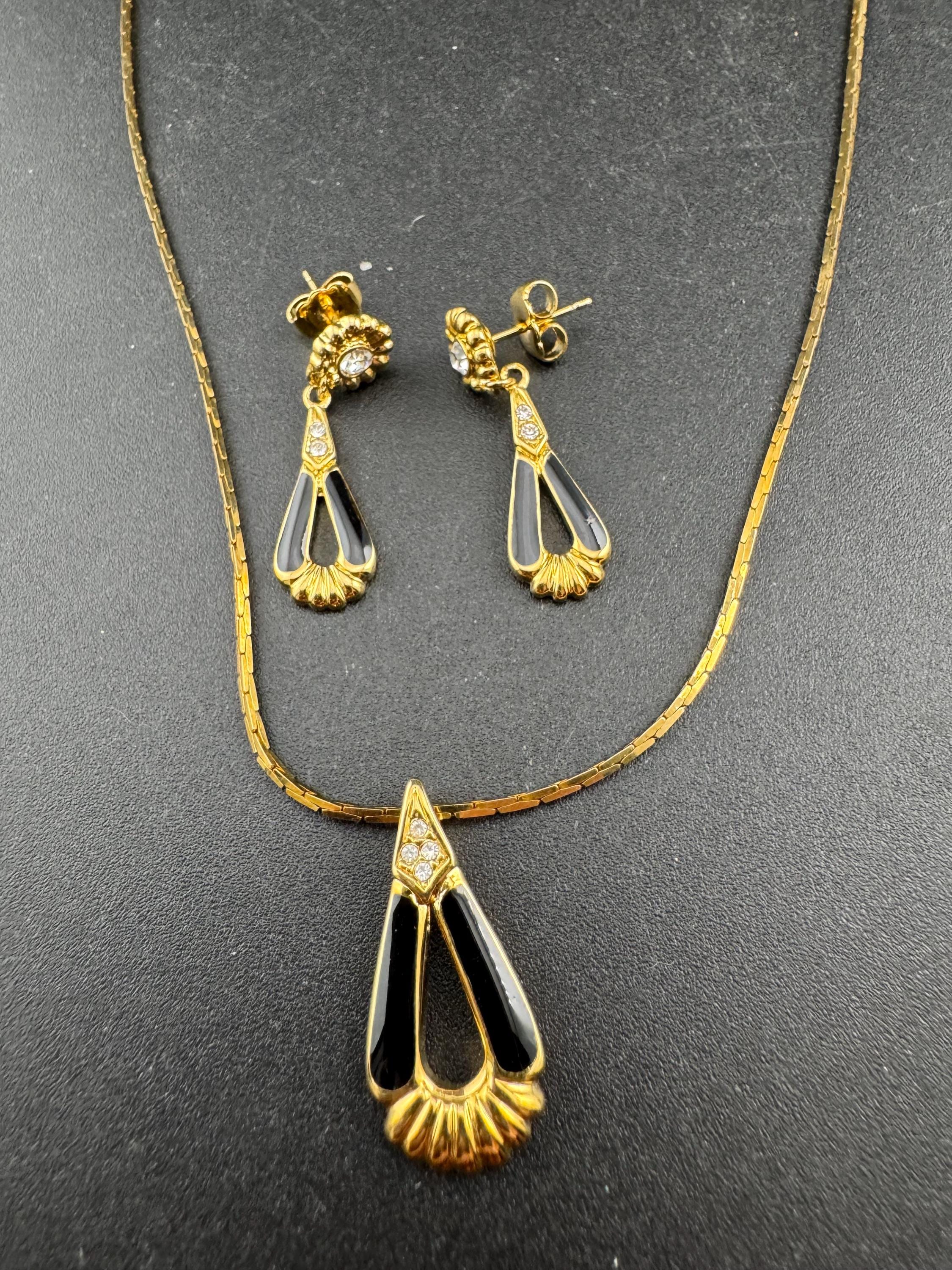 Vintage Gold Tone Enamel Diamanté Jewelry Set: Necklace & Earrings
