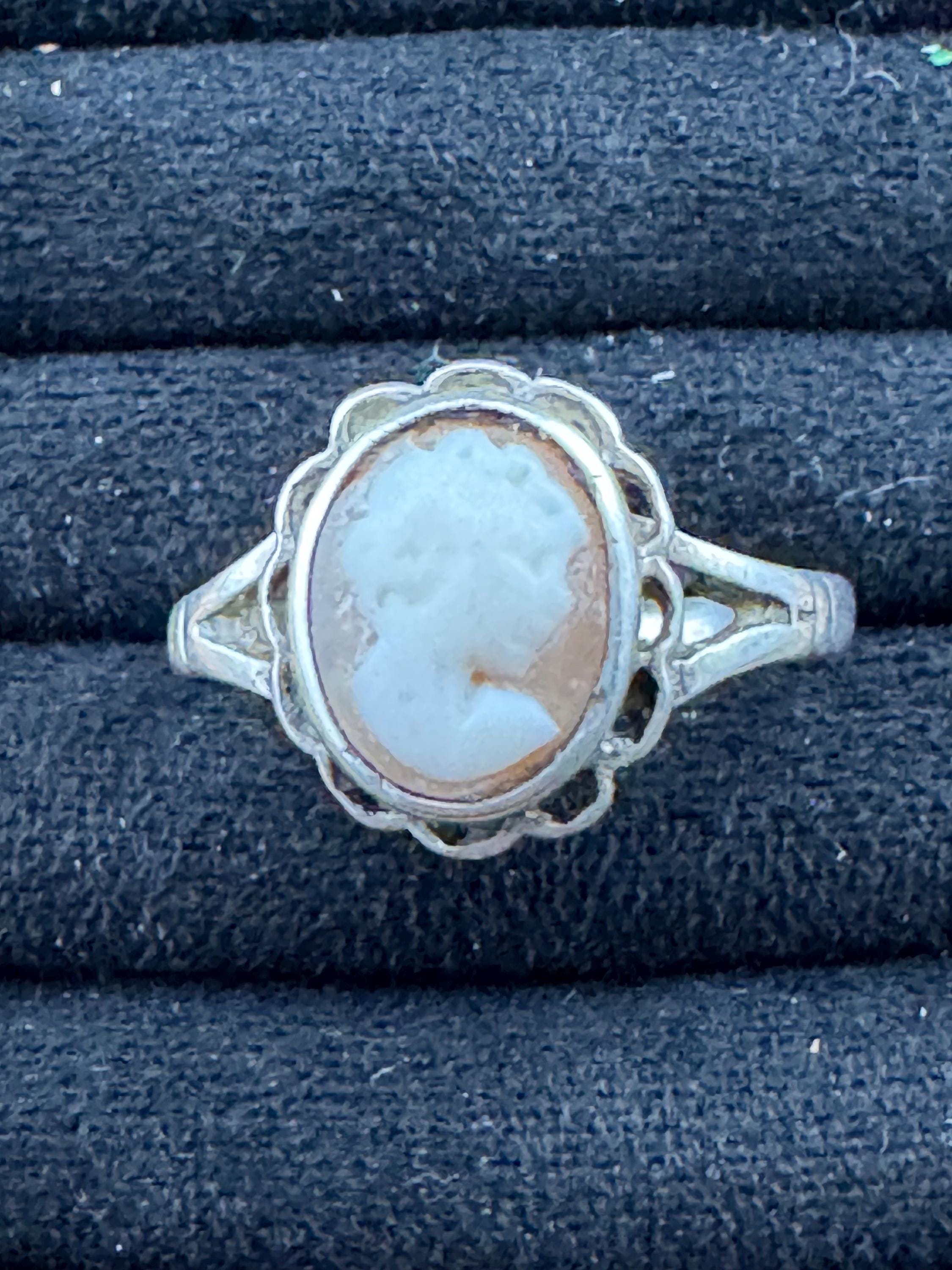 Size p 2.5 grams Vintage 925 sterling silver carved shell pearl cameo ring