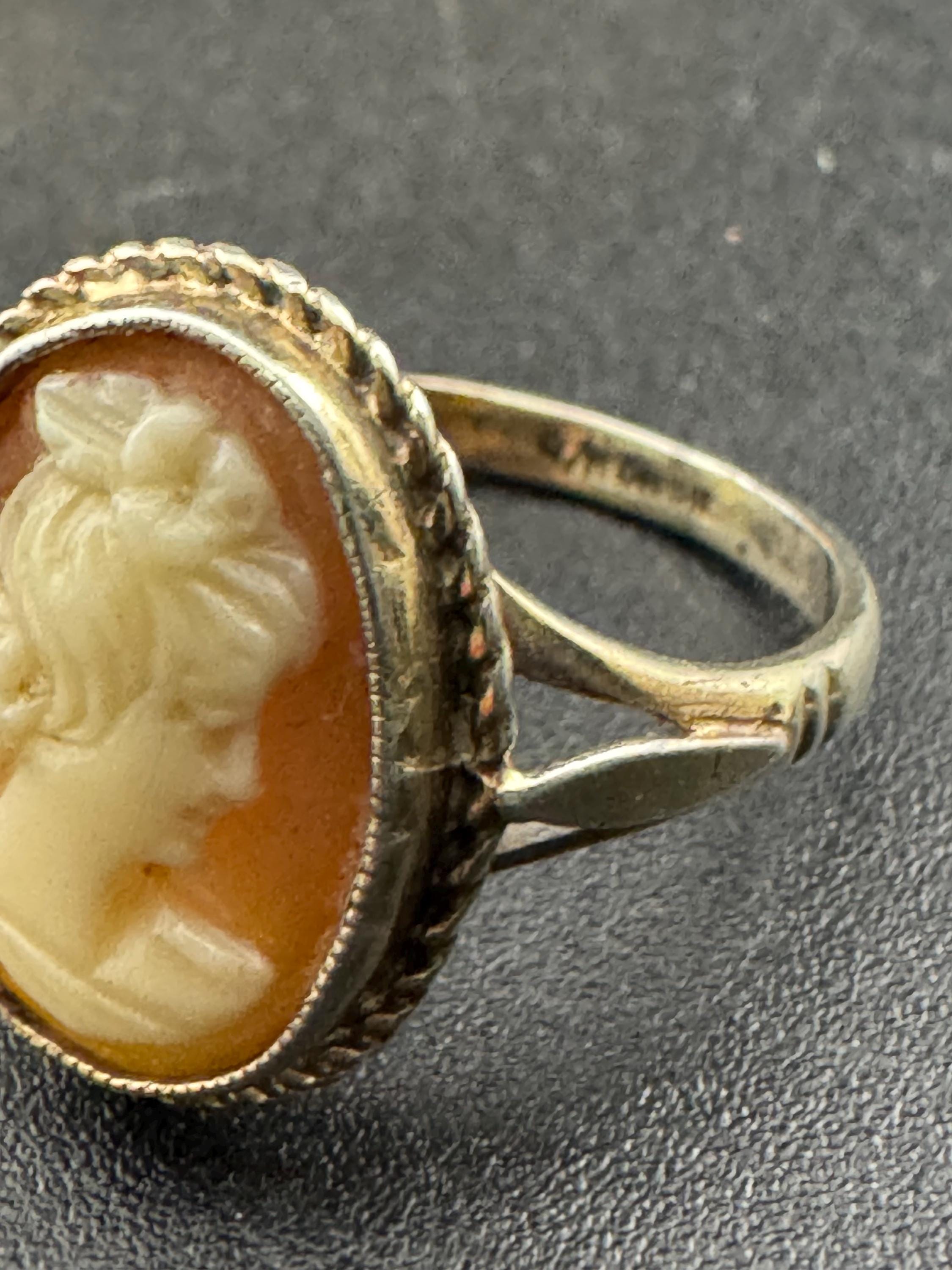 Size L 2.3 grams Vintage 925 sterling silver carved shell pearl cameo ring