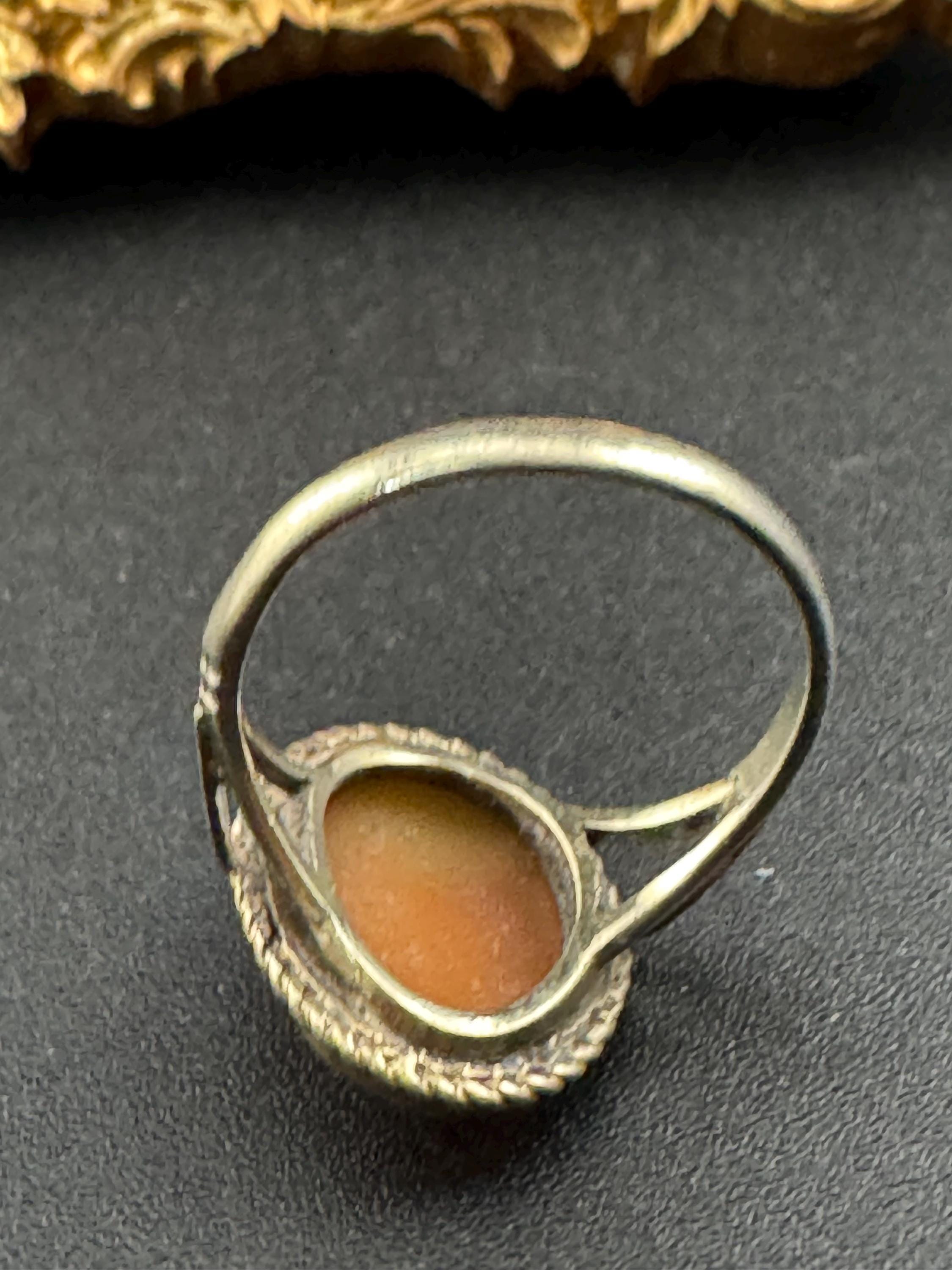 Size L 2.3 grams Vintage 925 sterling silver carved shell pearl cameo ring