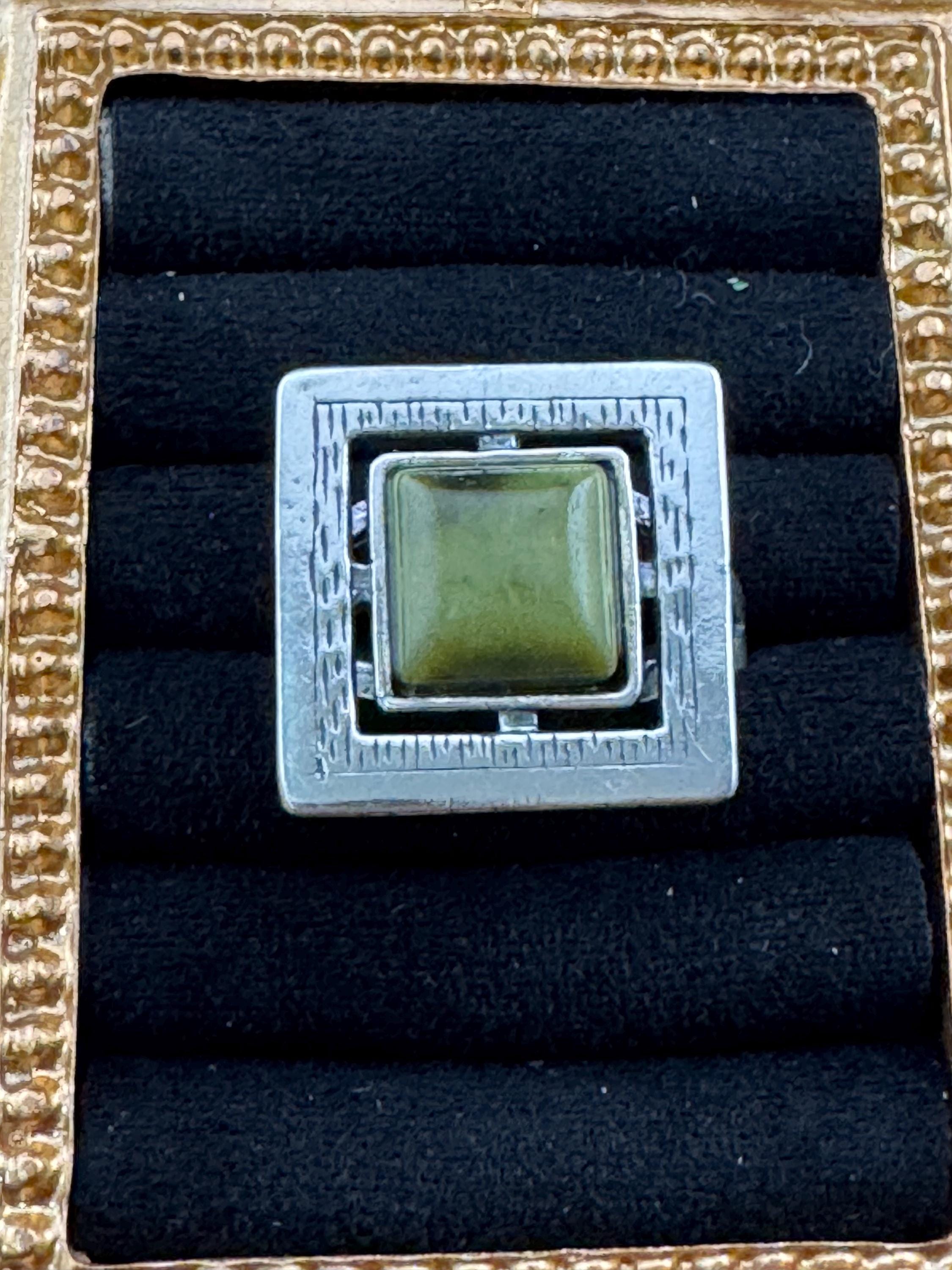 Uk Size R brutalist 925 Sterling silver square ring with green gemstone