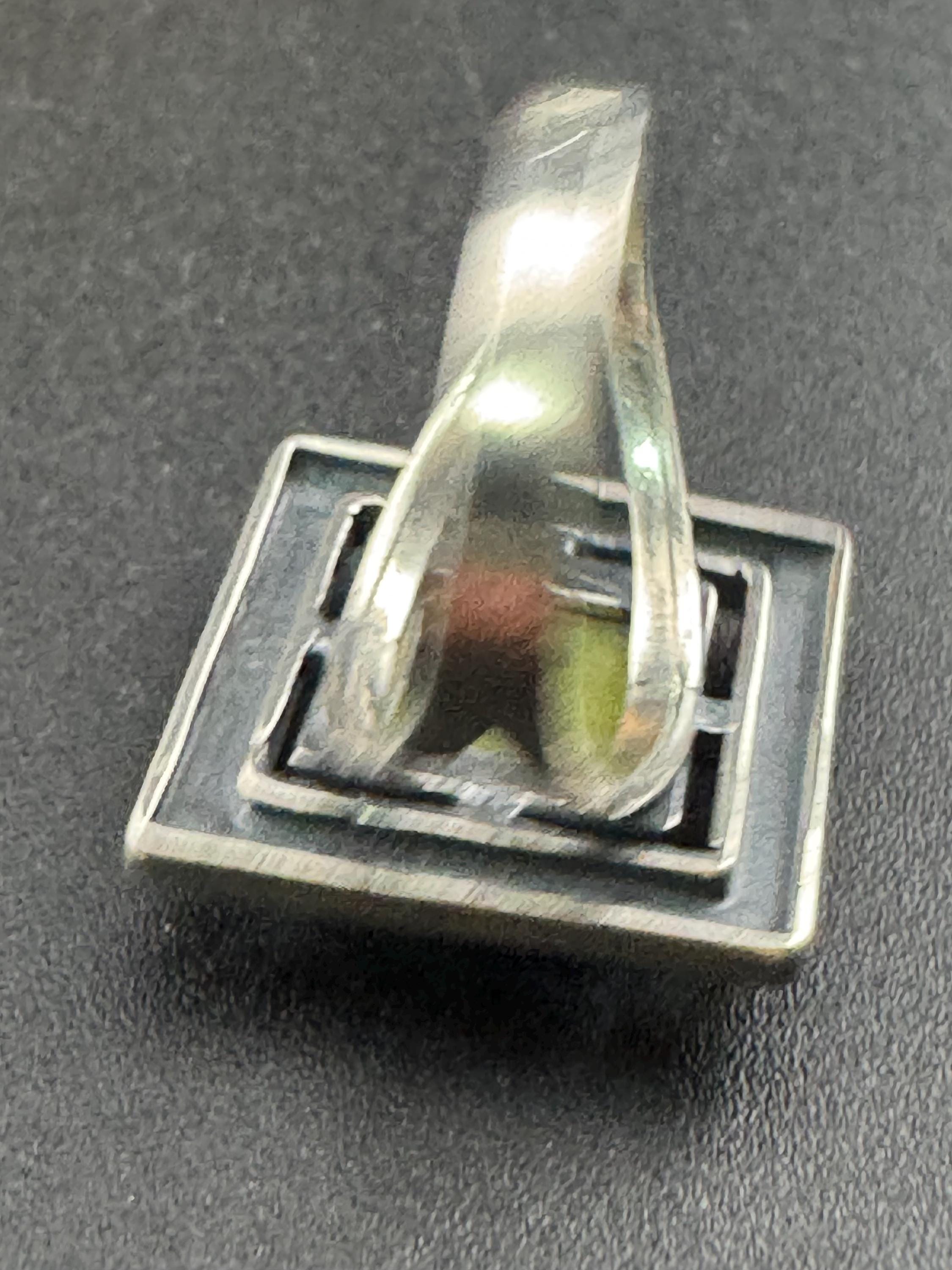 Uk Size R brutalist 925 Sterling silver square ring with green gemstone