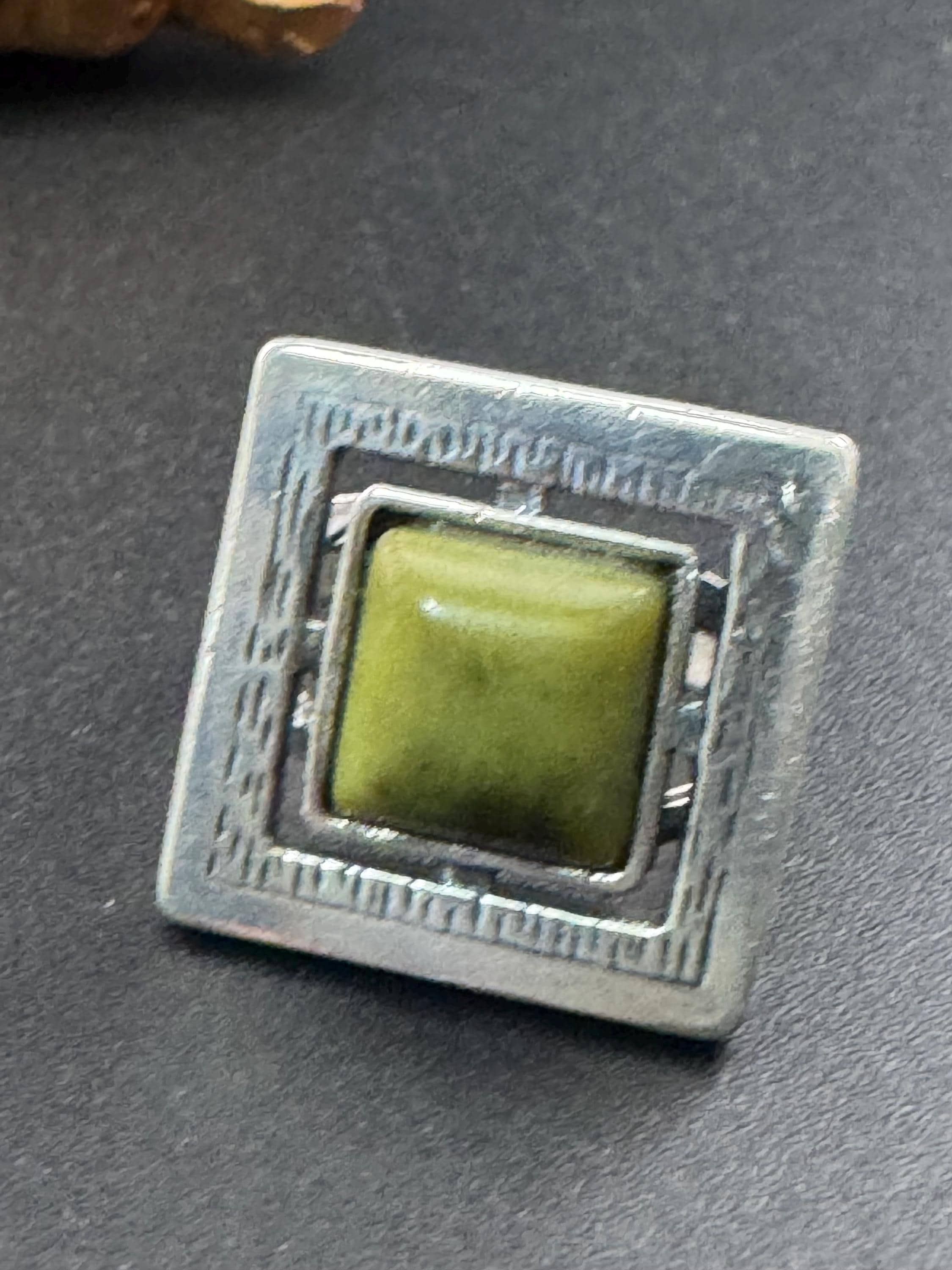 Uk Size R brutalist 925 Sterling silver square ring with green gemstone