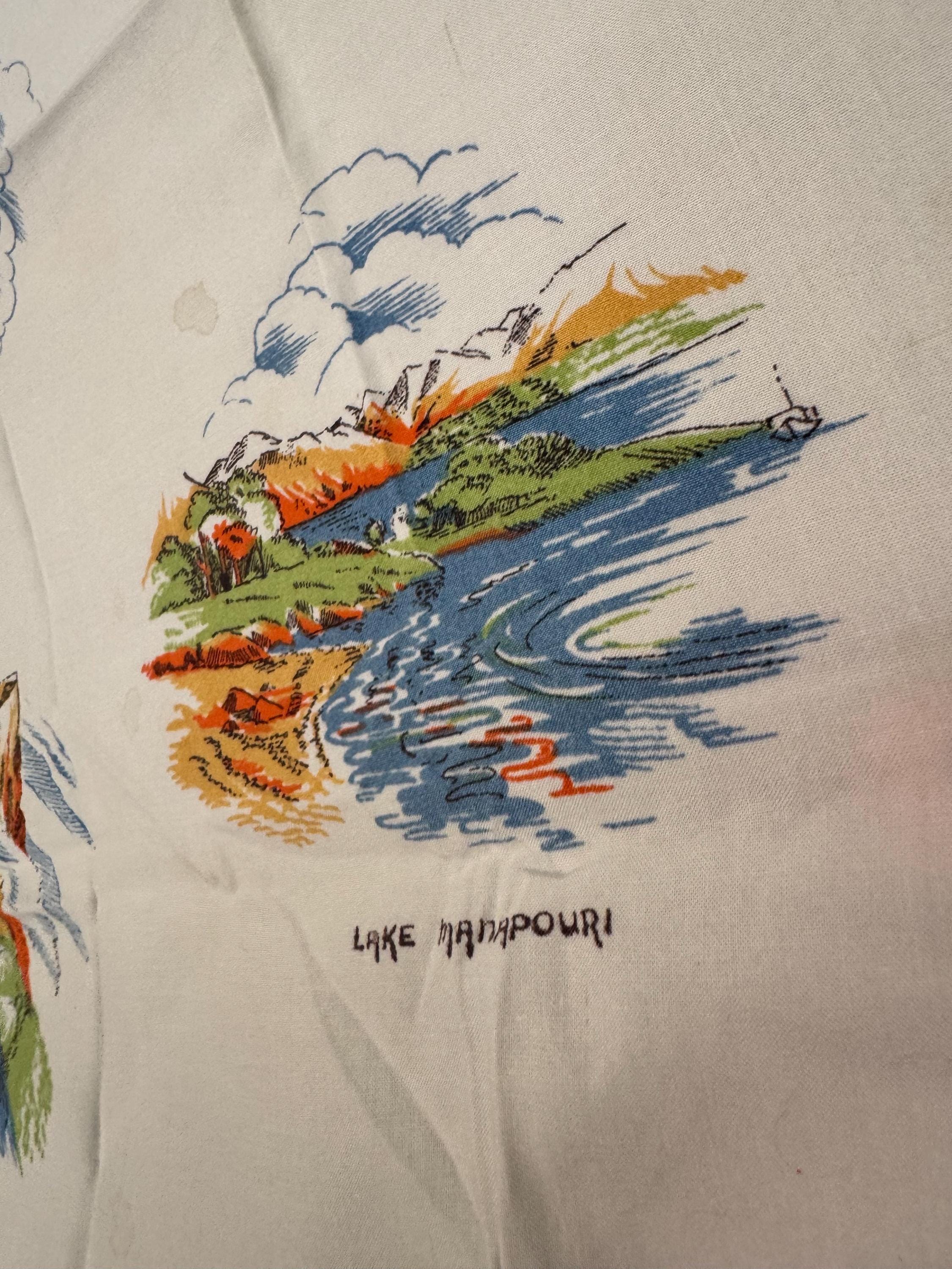 New Zealand landmarks Souvenir tourist tablecloth white 83cm square, mid century vintage linens