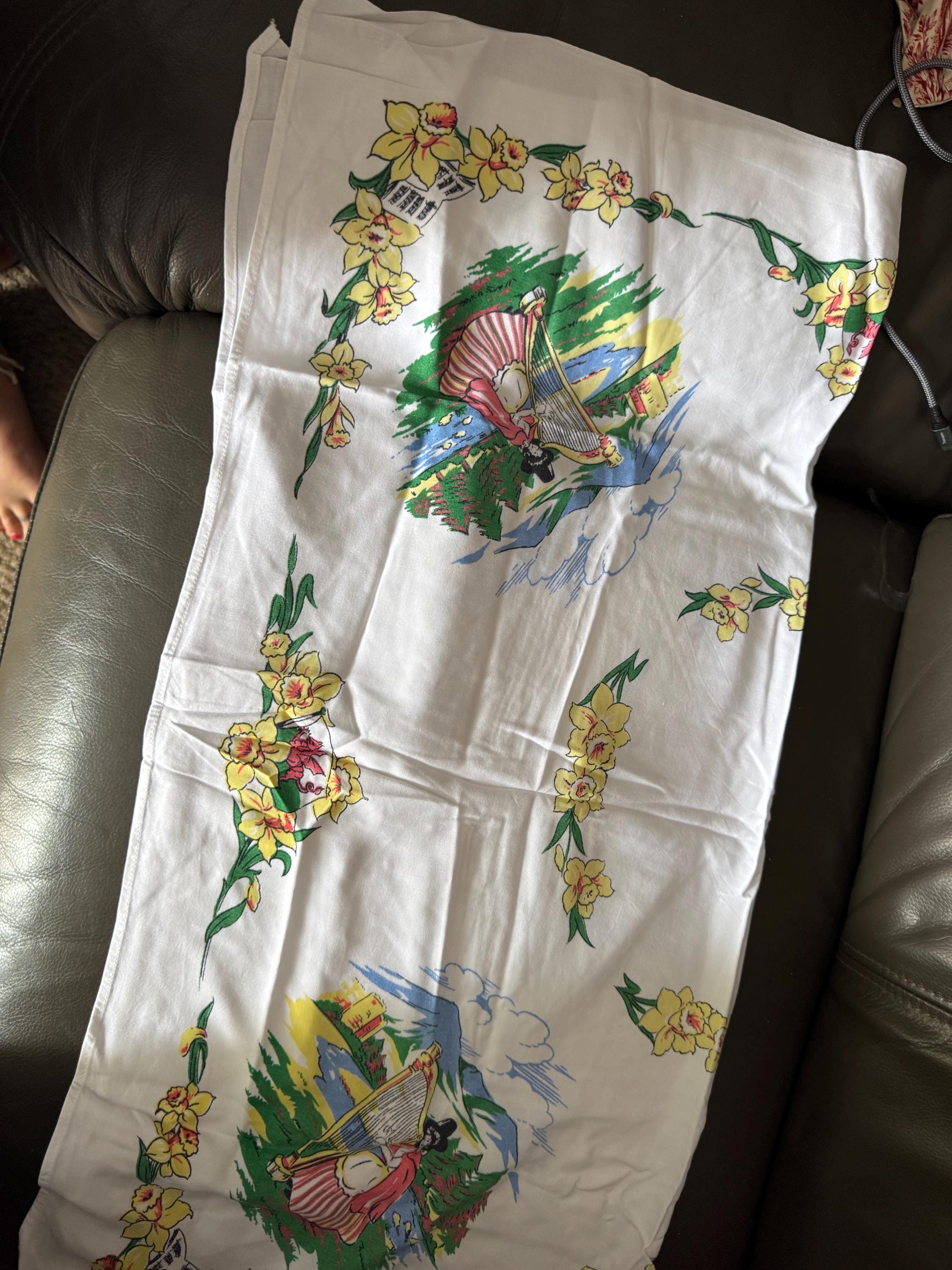 88cm near square souvenir of Wales tourist vintage linen Welsh cotton tablecloth, printed  ideal tearooms