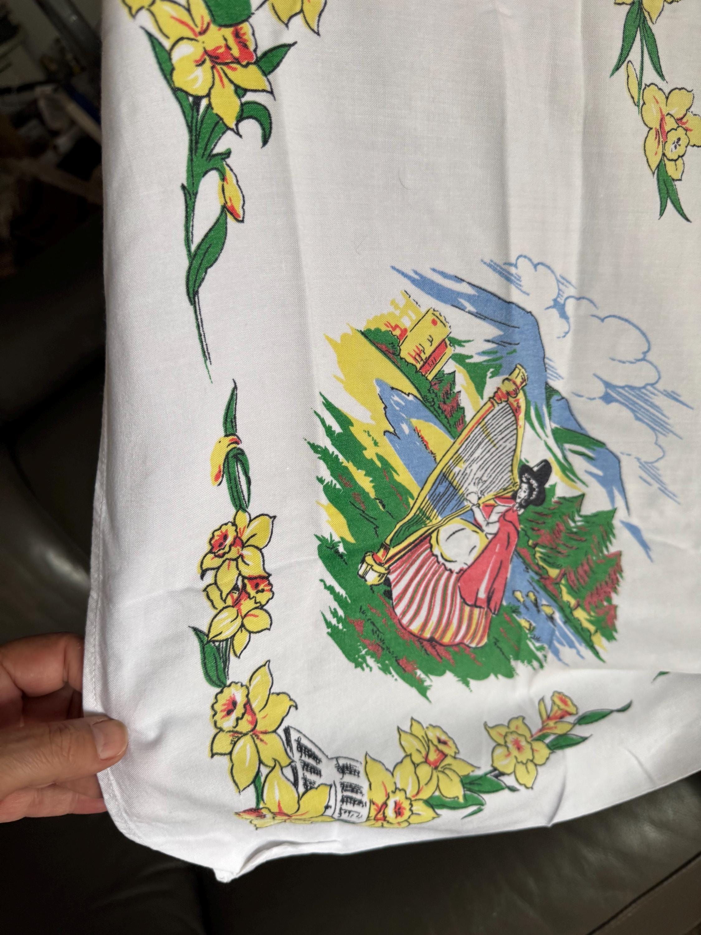 88cm near square souvenir of Wales tourist vintage linen Welsh cotton tablecloth, printed  ideal tearooms