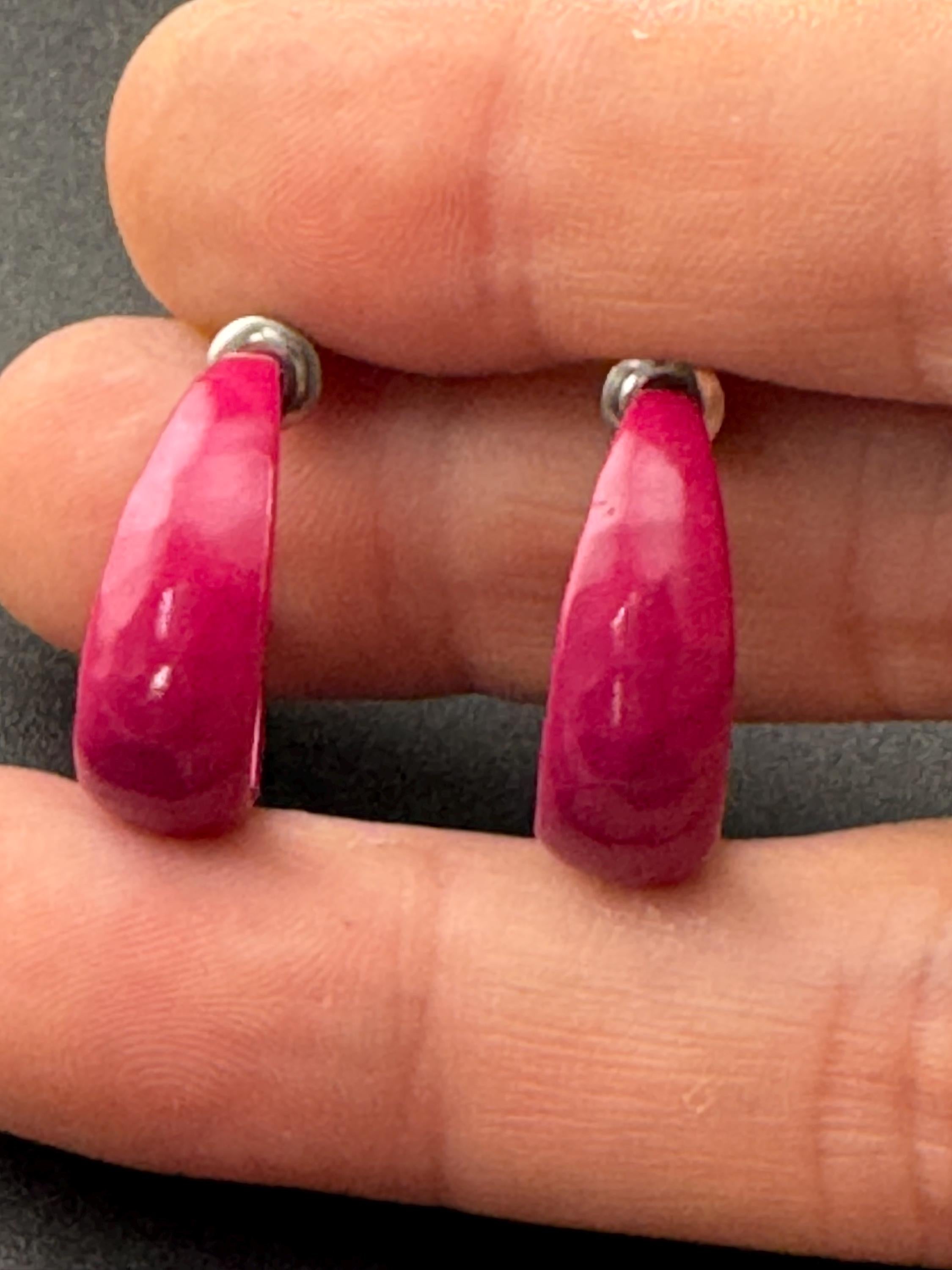 Vintage 80s Gold Tone Raspberry Enamel Half Hoop Stud Earrings