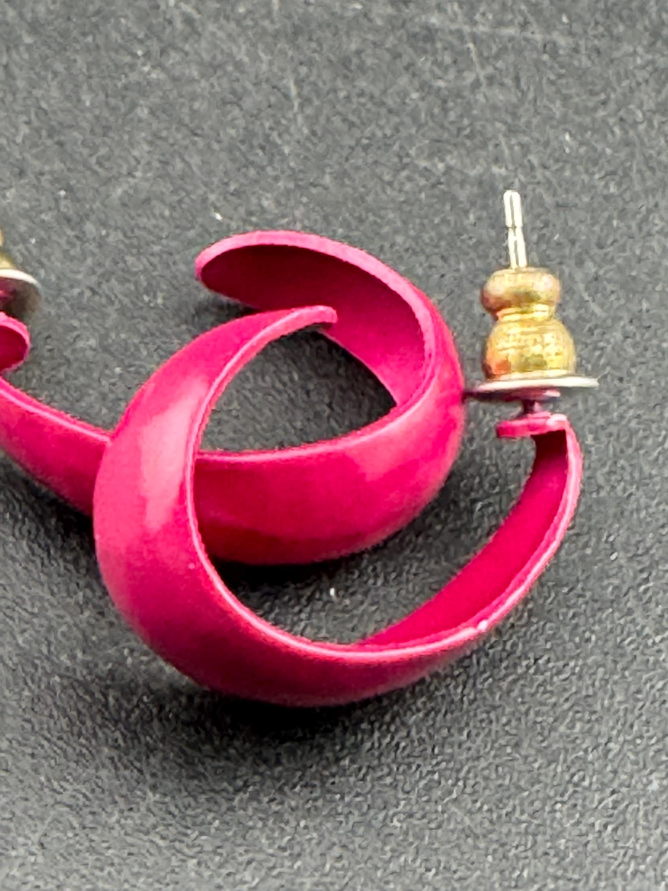 Vintage 80s Gold Tone Raspberry Enamel Half Hoop Stud Earrings