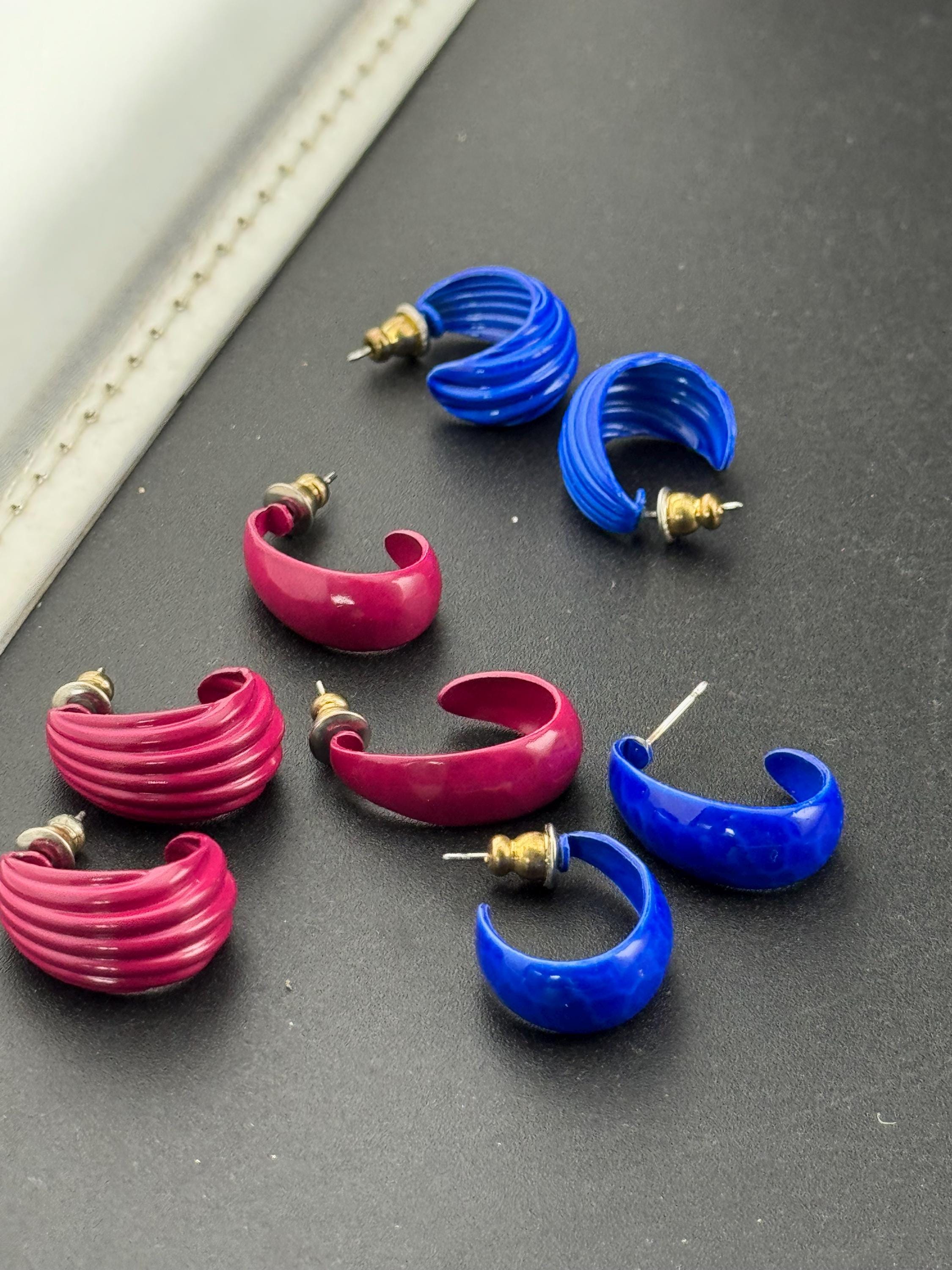 Vintage 80s Gold Tone Raspberry Enamel Half Hoop Stud Earrings