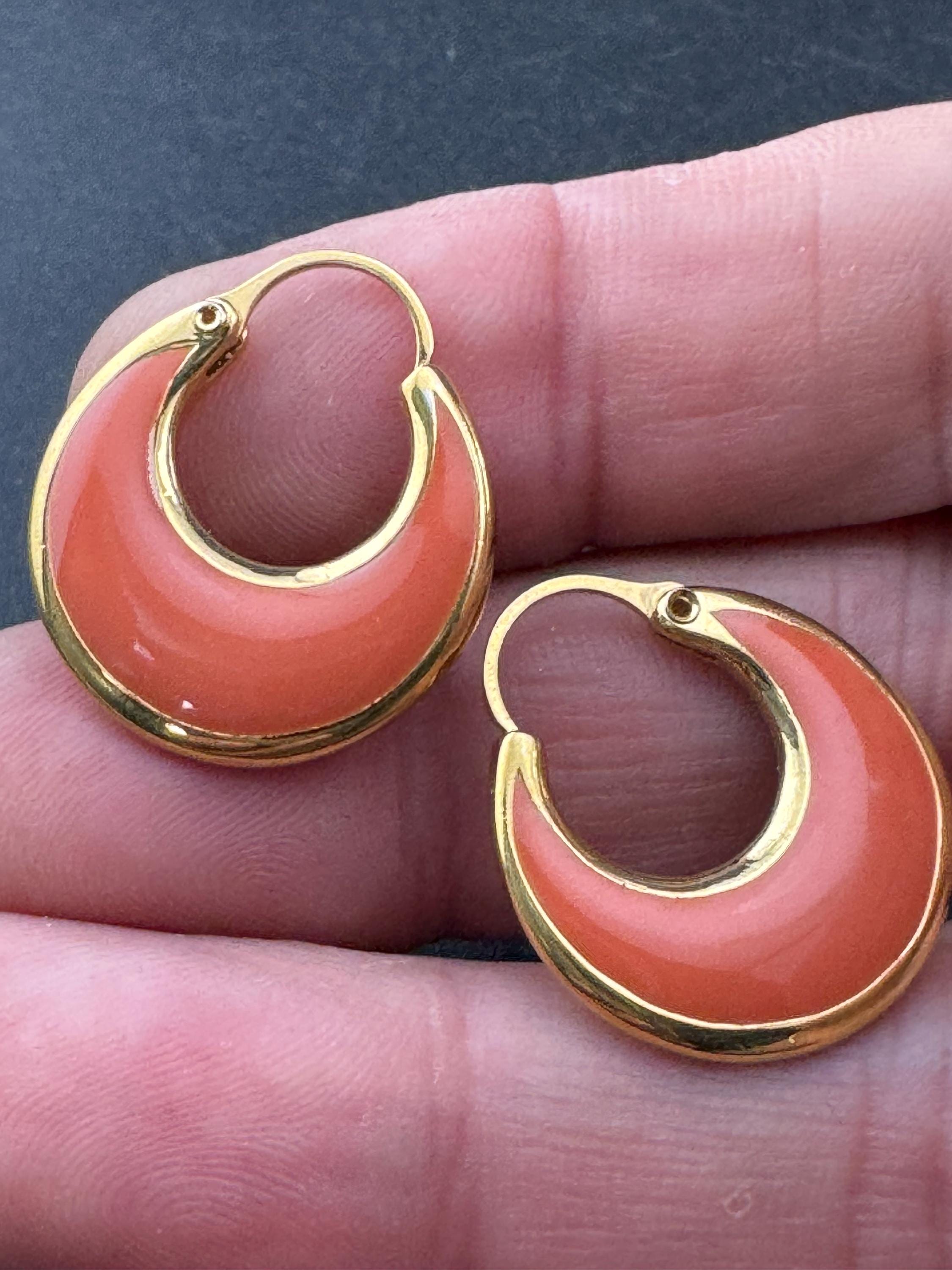 Vintage orange enamel gold tone crease hoop earrings for pierced ears