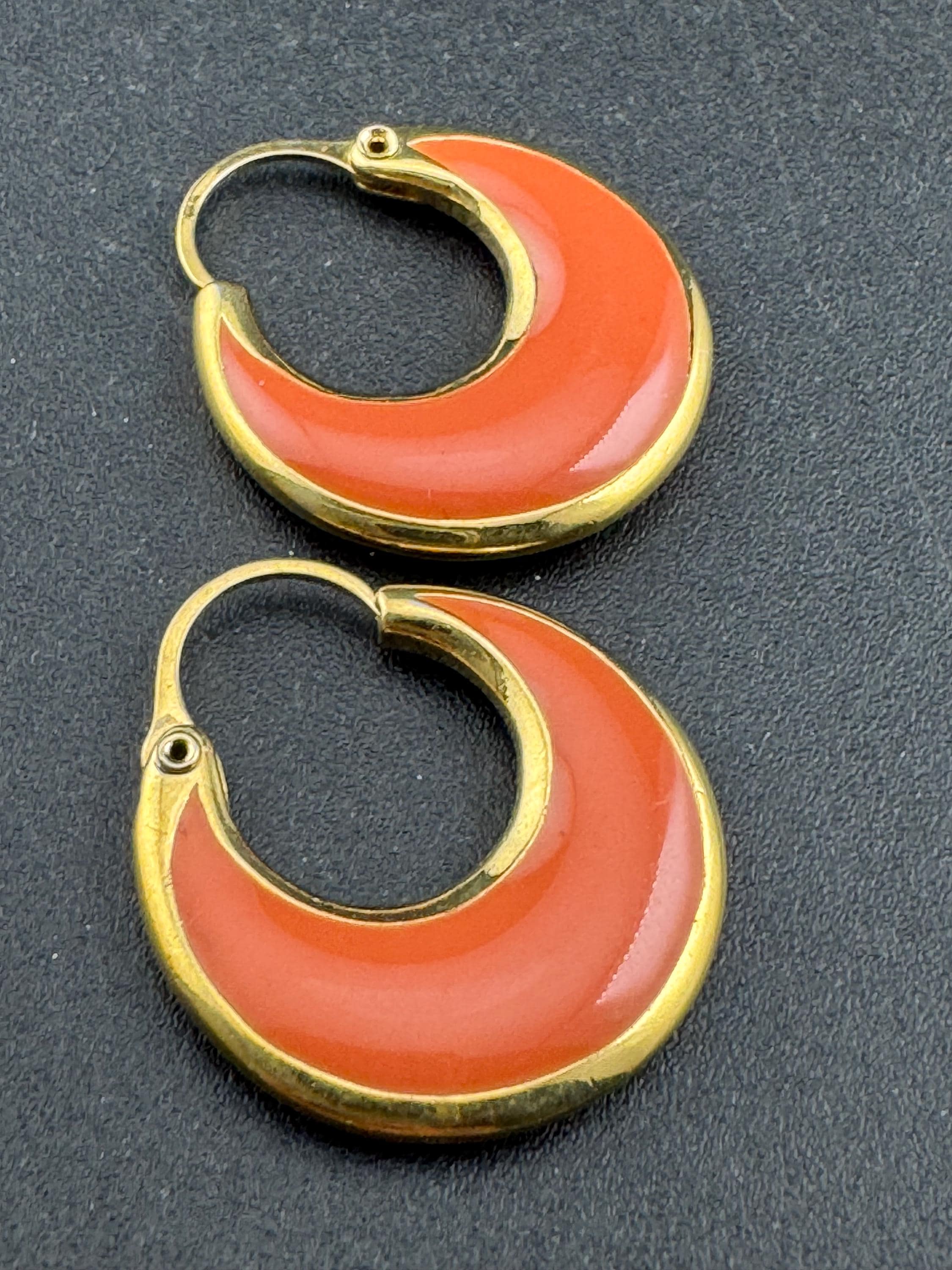 Vintage orange enamel gold tone crease hoop earrings for pierced ears