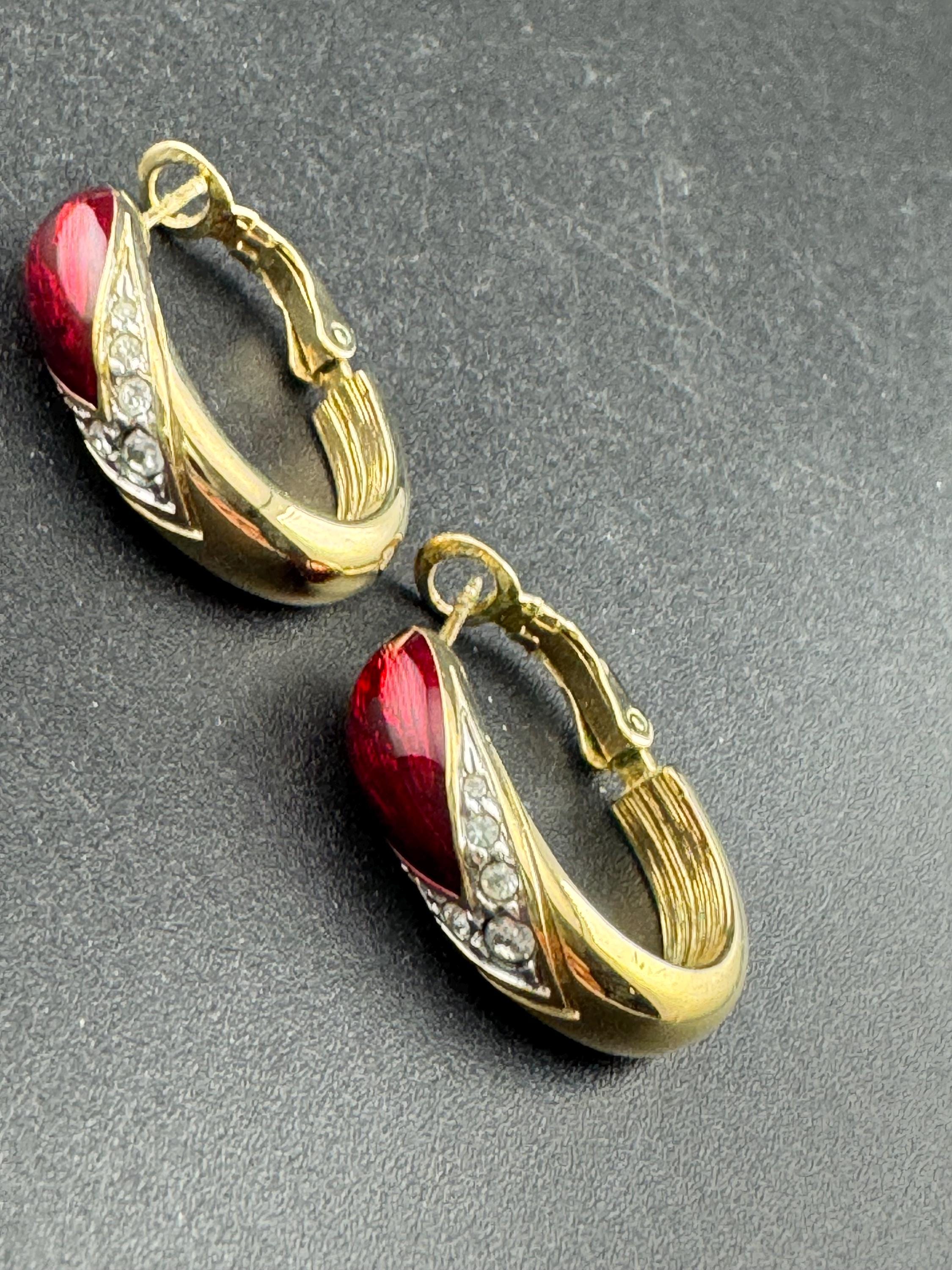 Vintage 1980s Gold tone metallic deep red enamel and diamanté hoop earrings pierced