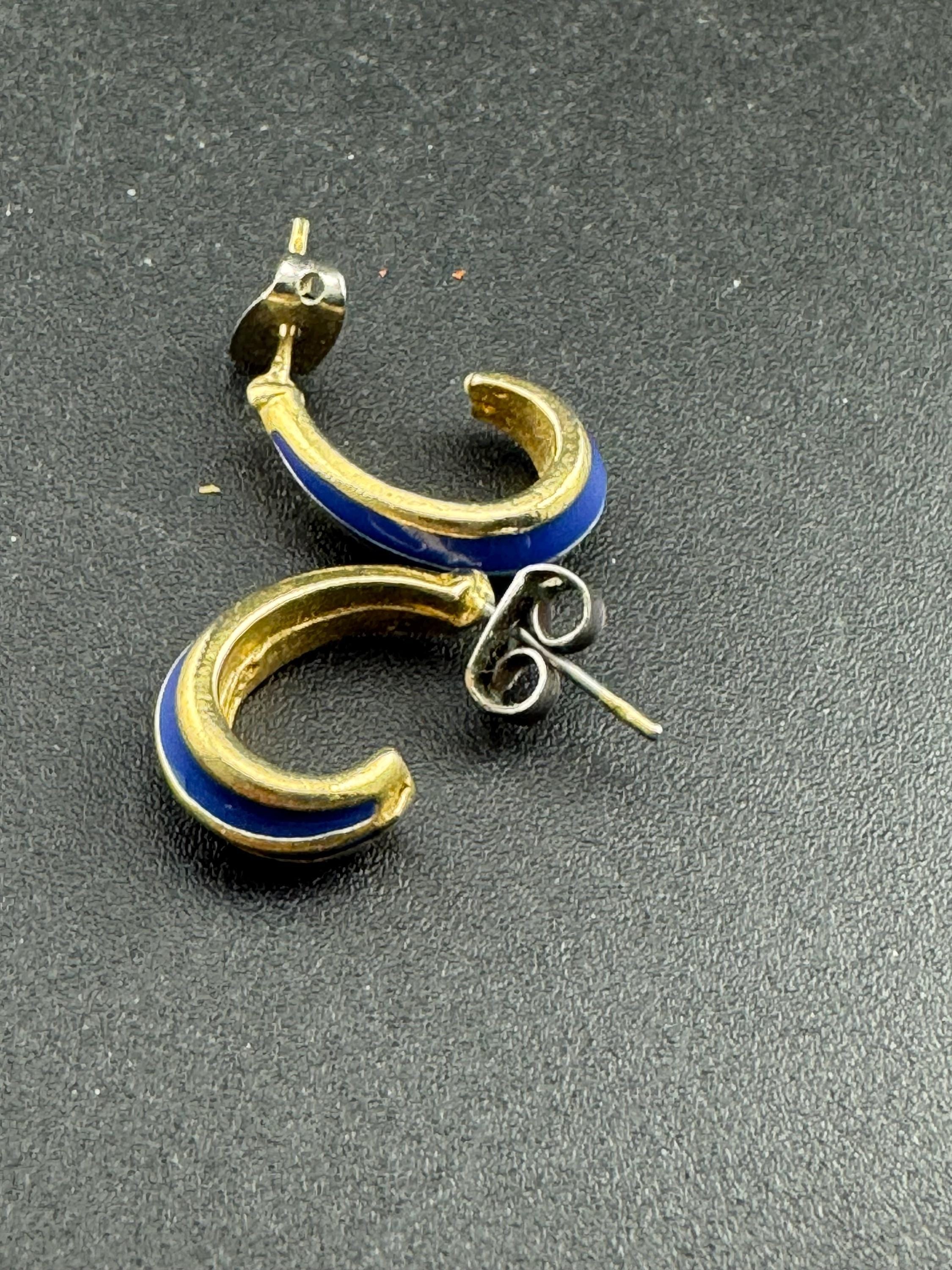 Vintage Retro 1980s Gold tone small blue half hoop enamel pair earrings pierced