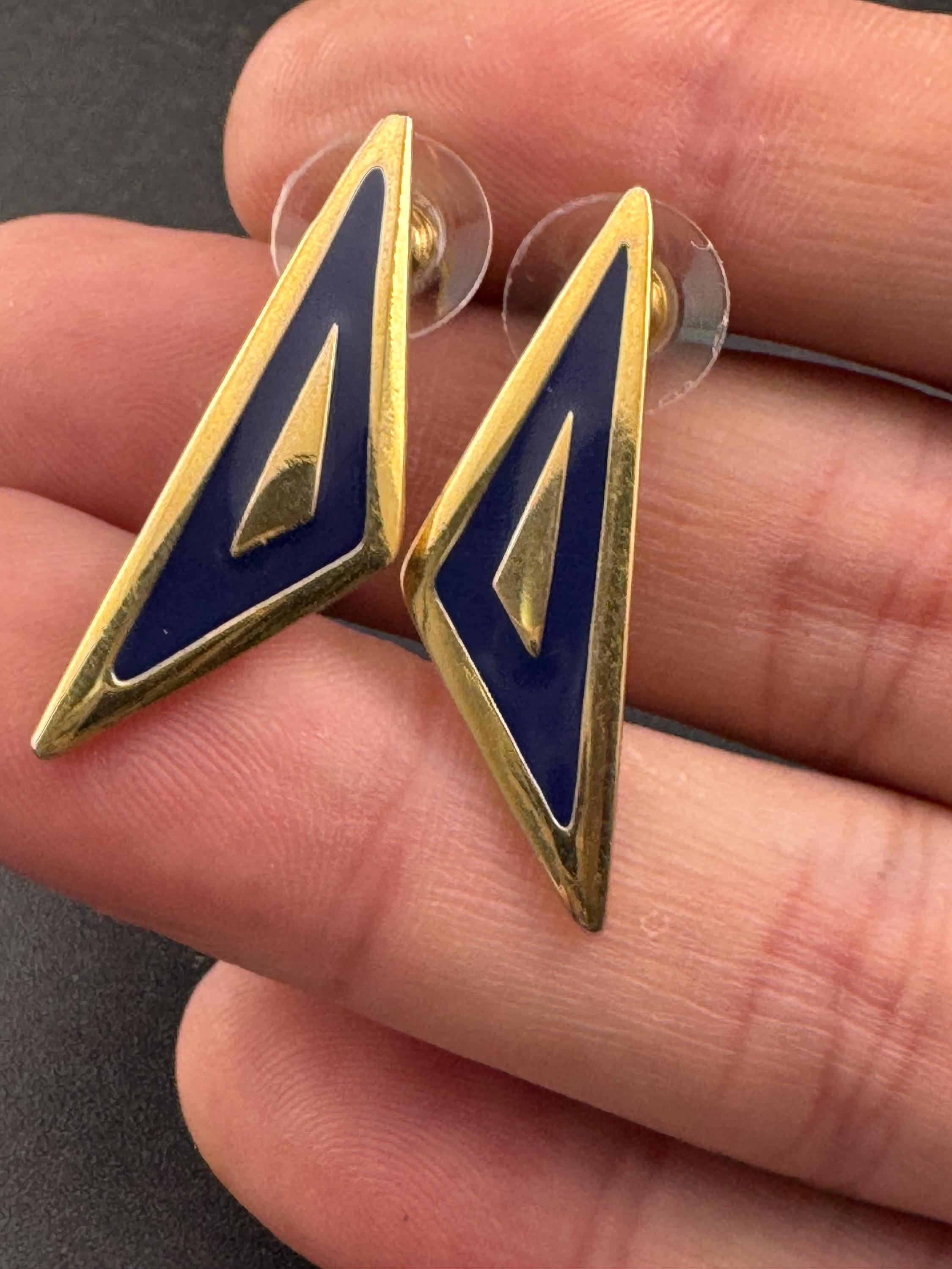 Vintage dainty Gold tone dark navy Blue enamel pair of triangular stud earrings pierced