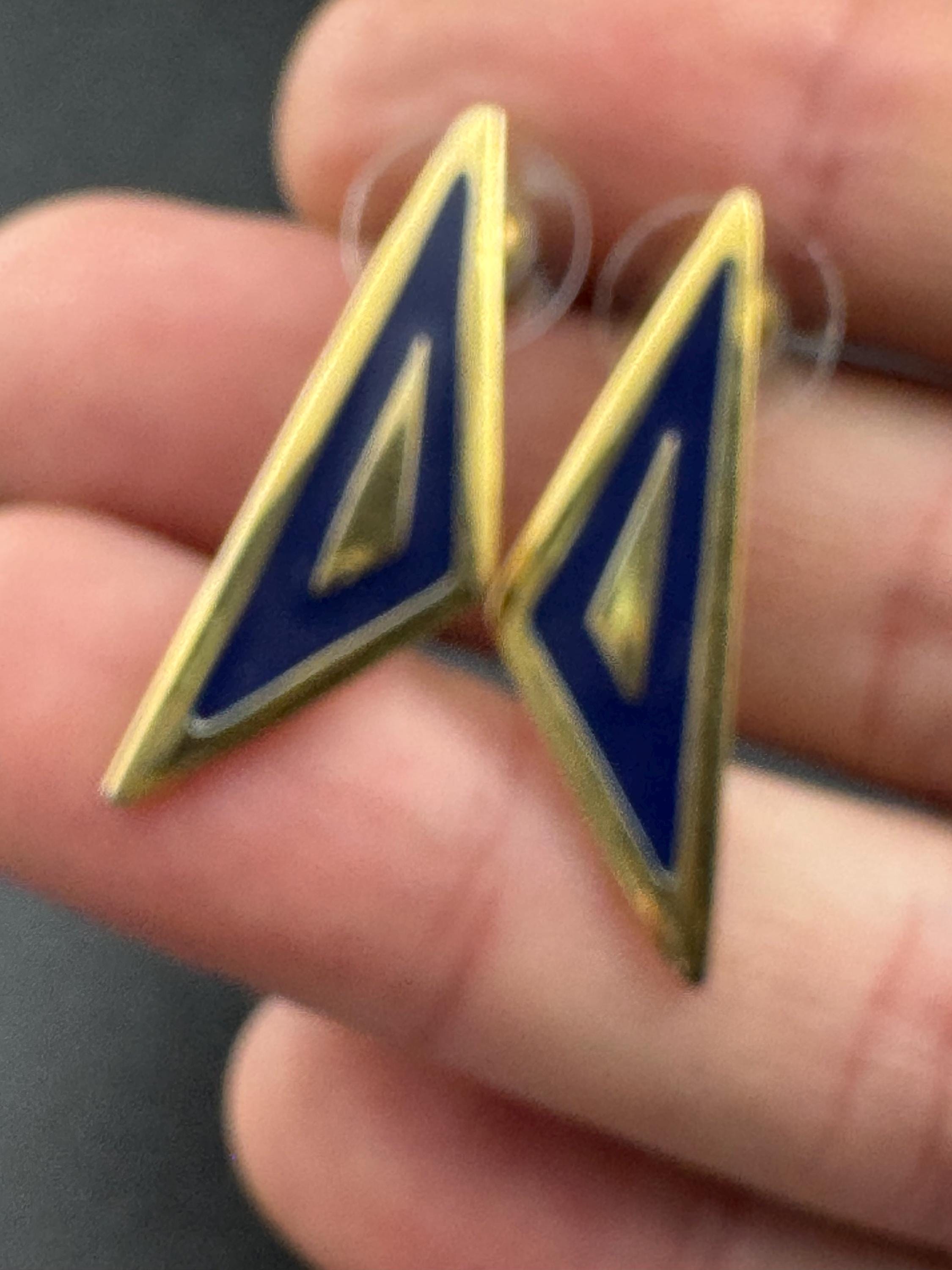 Vintage dainty Gold tone dark navy Blue enamel pair of triangular stud earrings pierced