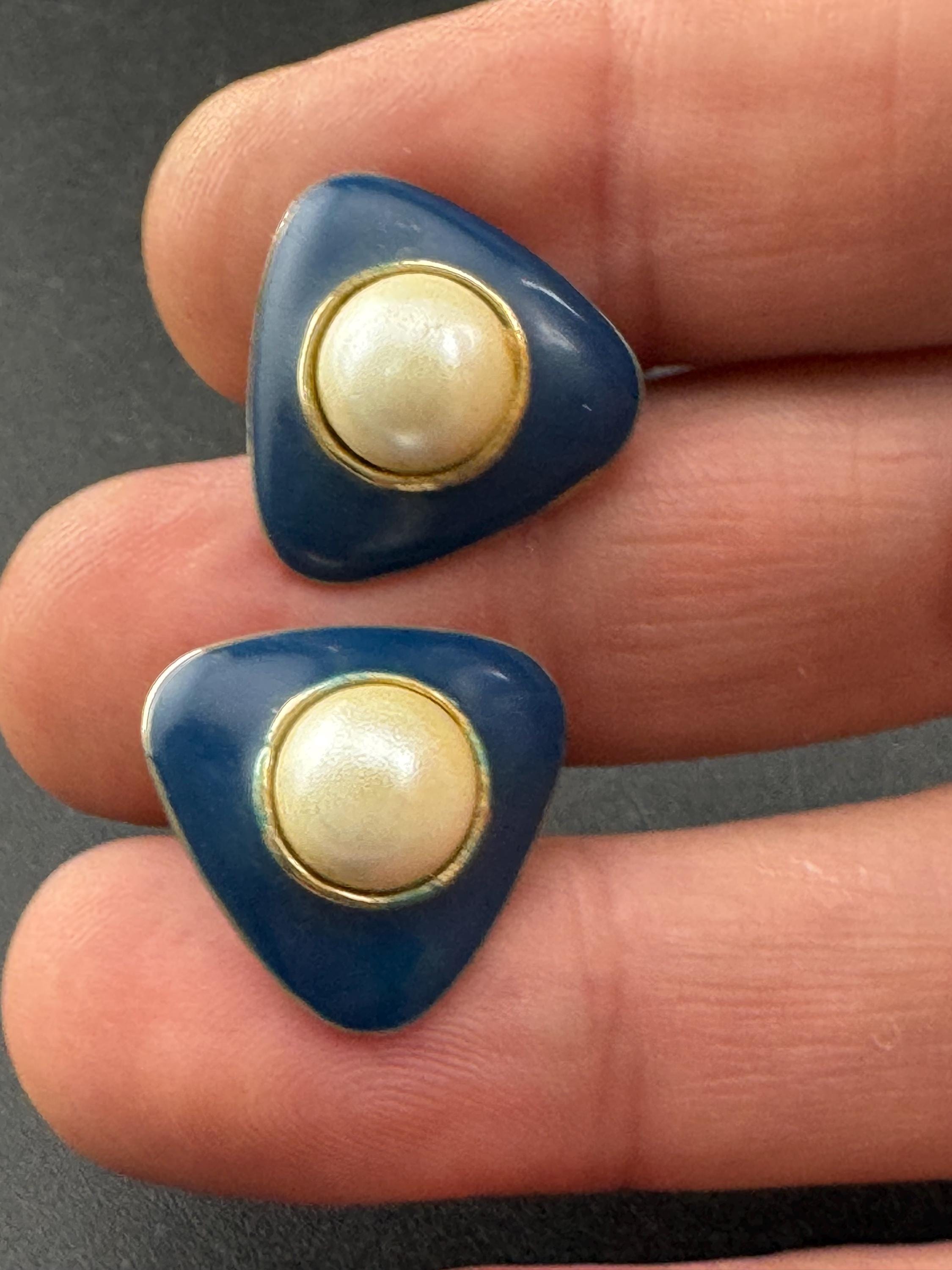 Vintage Retro 1980s gold tone Blue enamel & faux Pearl triangular pair stud earrings pierced