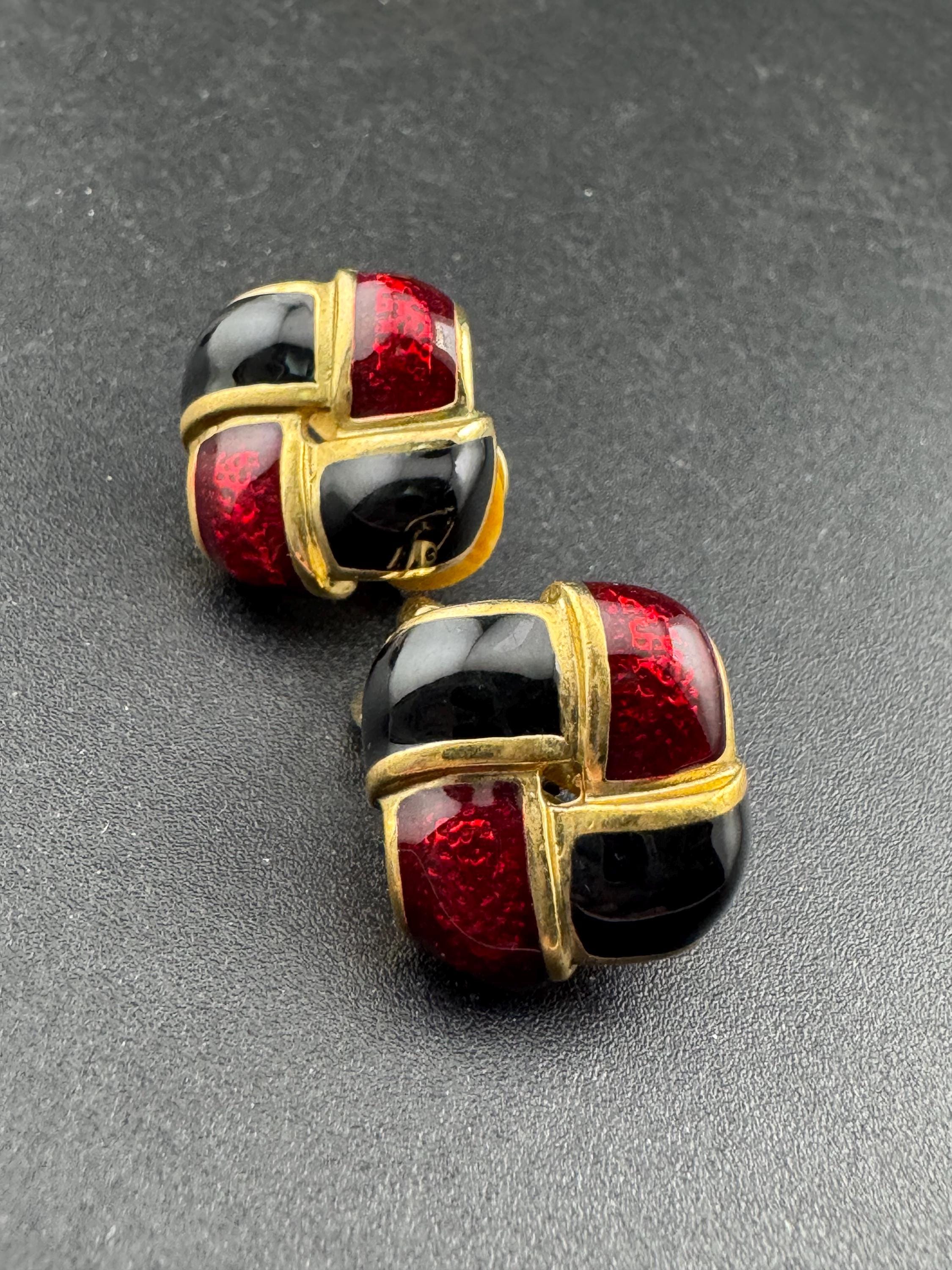 Vintage squared dark red and black enamel gold tone classic clip on stud earrings 1.5cm
