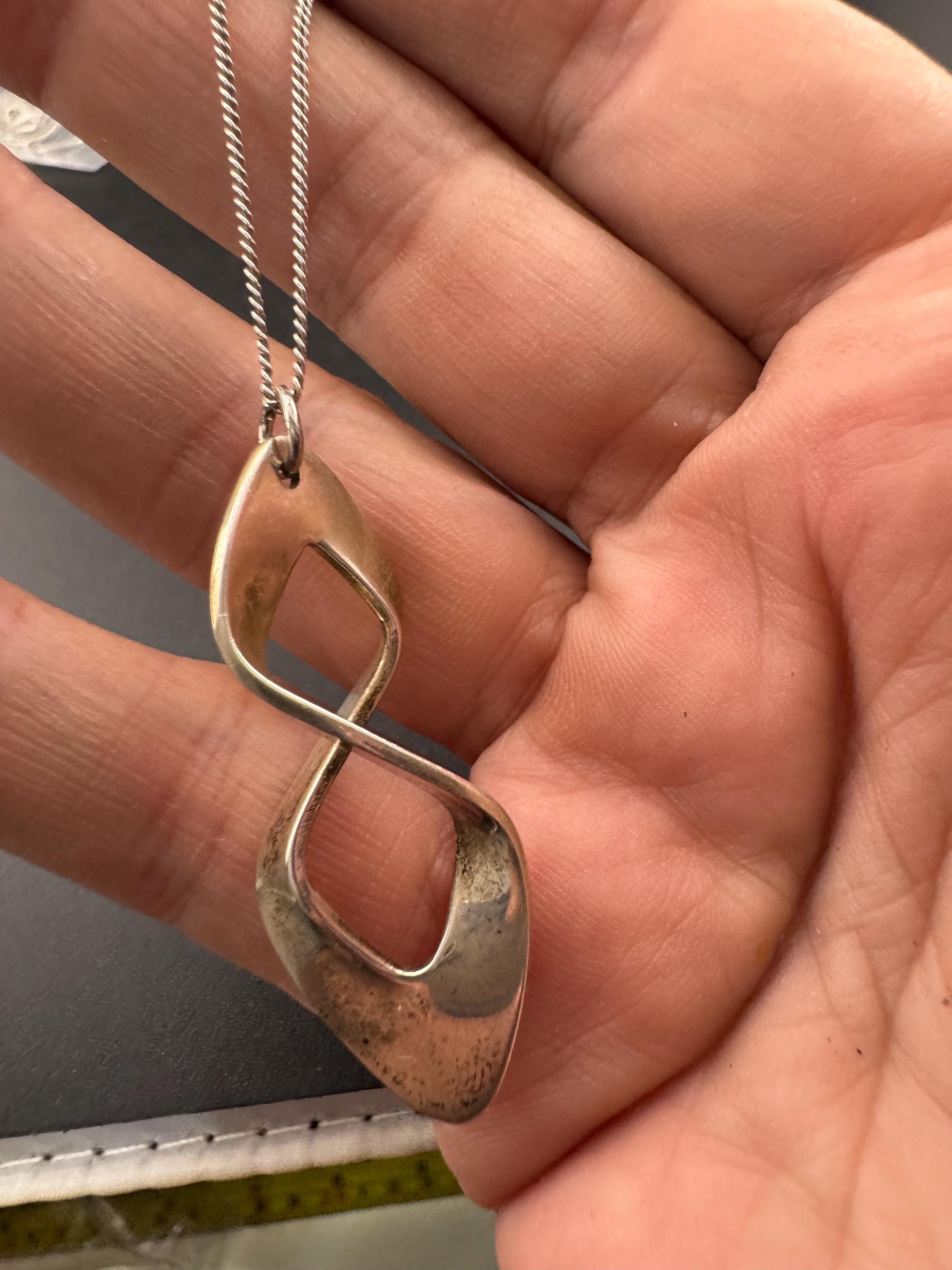 Vintage 925 sterling silver abstract brutalist helix twist pendant and chain Modernist 41cm necklace 7.5 grams