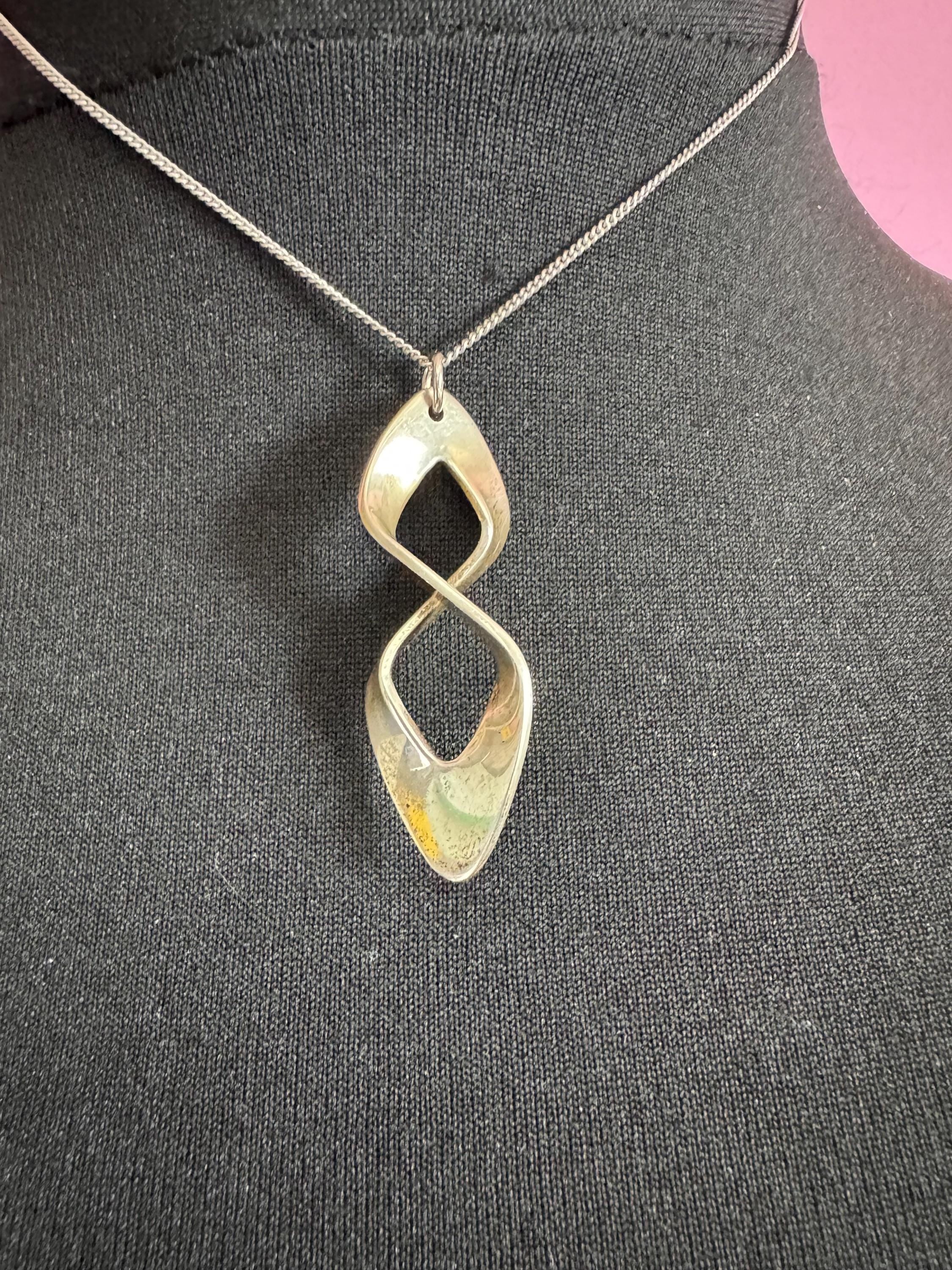 Vintage 925 sterling silver abstract brutalist helix twist pendant and chain Modernist 41cm necklace 7.5 grams