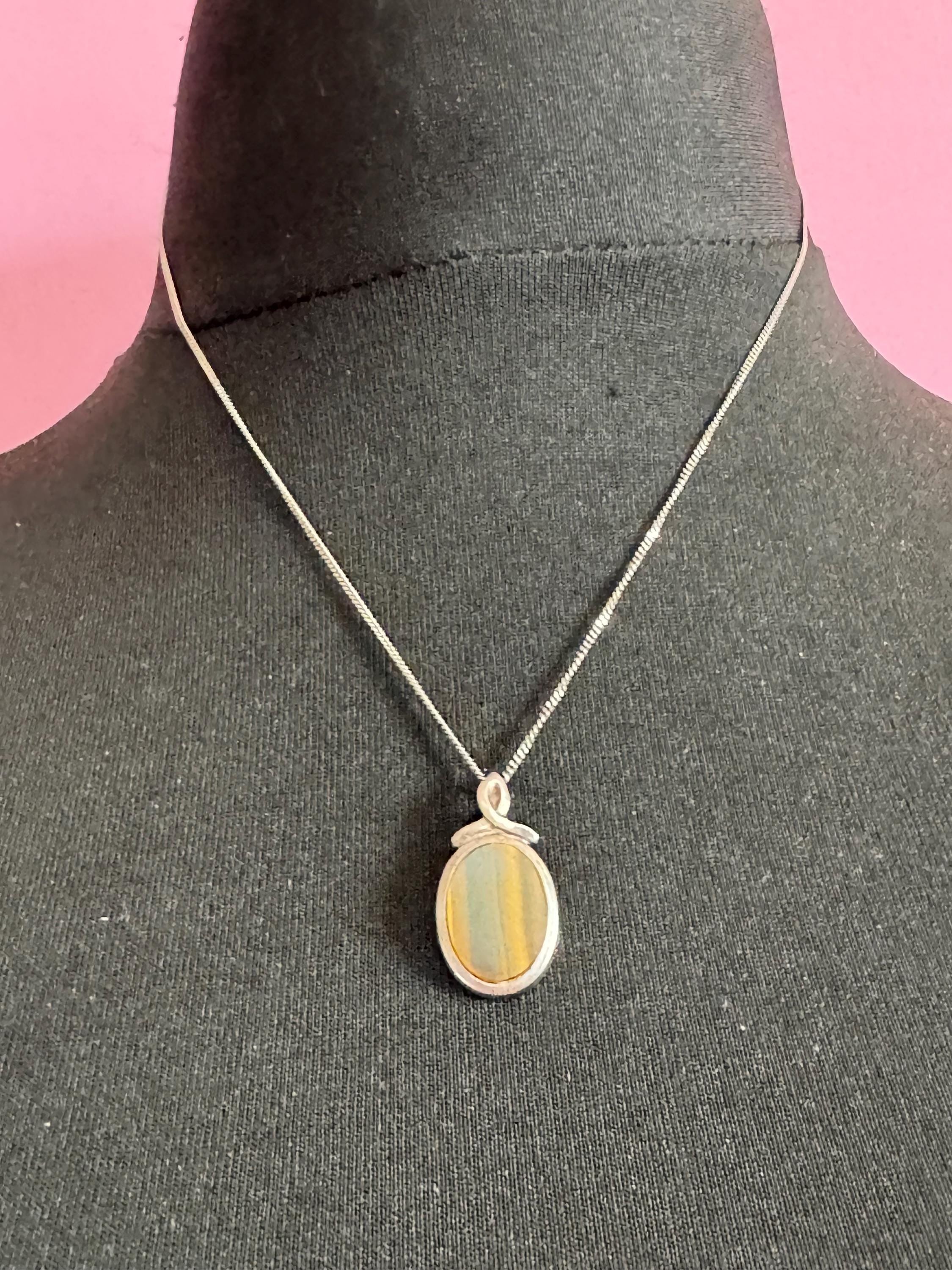 Solid silver tigerseye dainty oval gemstone pendant necklace on 46cm chain 1970s weighs 5.2 grams