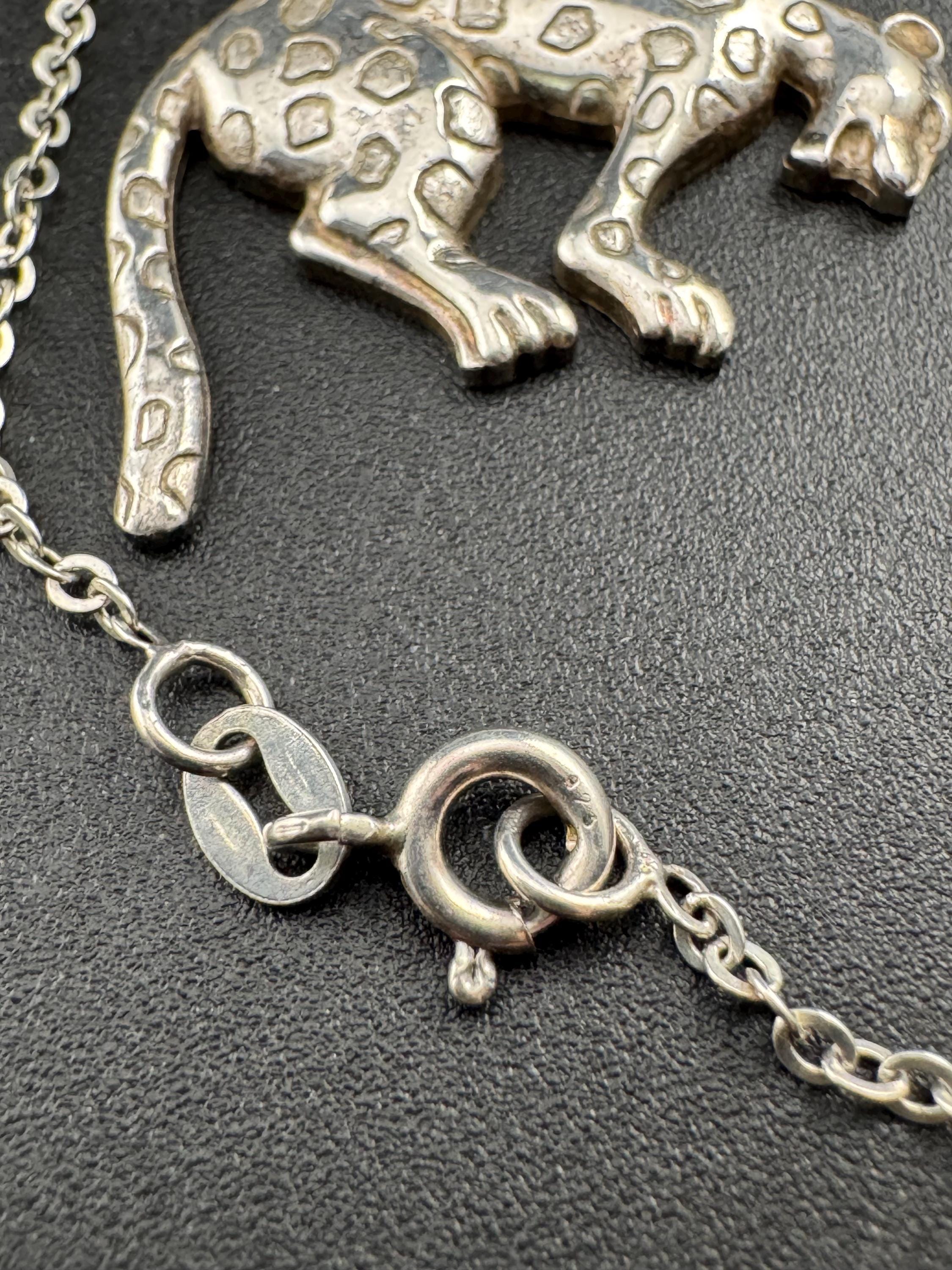 Signed A&D Andreas Daub 925 sterling Silver modernist big cat leopard pendant on an 46cm chain