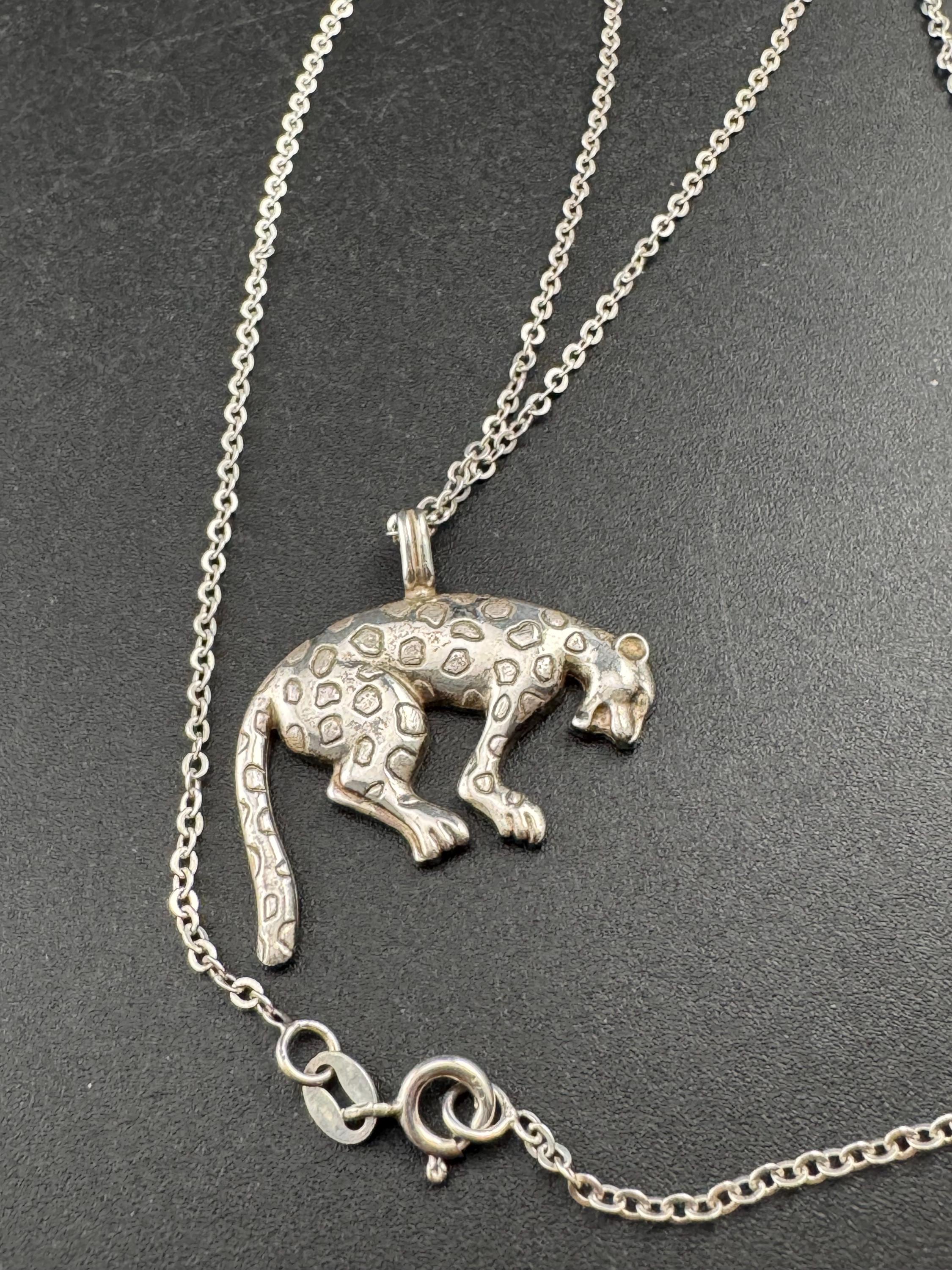 Signed A&D Andreas Daub 925 sterling Silver modernist big cat leopard pendant on an 46cm chain