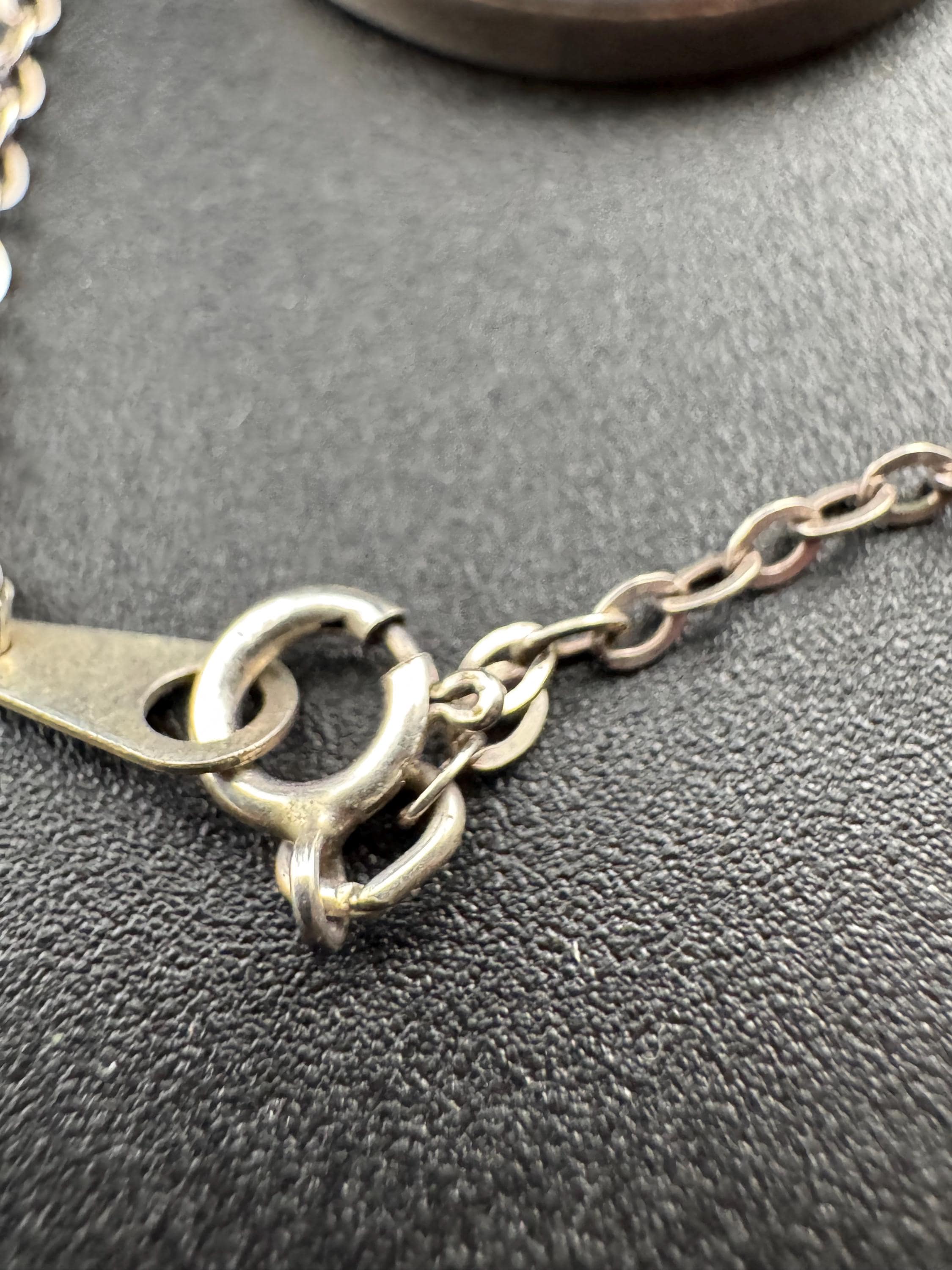 Solid silver tigerseye round gemstone 3cm pendant necklace on 45cm chain 1970s weighs 9.6 grams