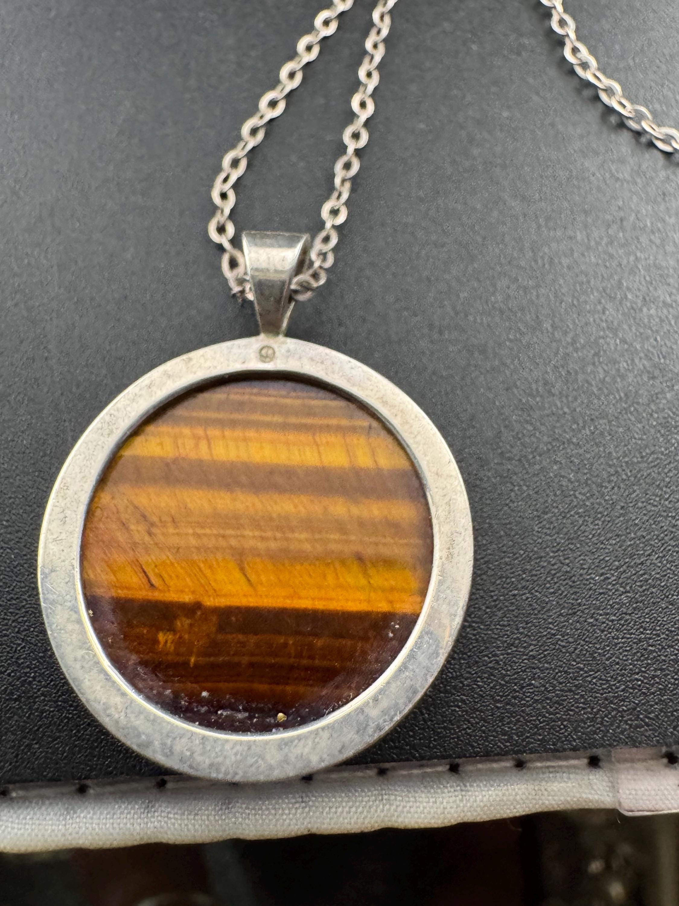 Solid silver tigerseye round gemstone 3cm pendant necklace on 45cm chain 1970s weighs 9.6 grams