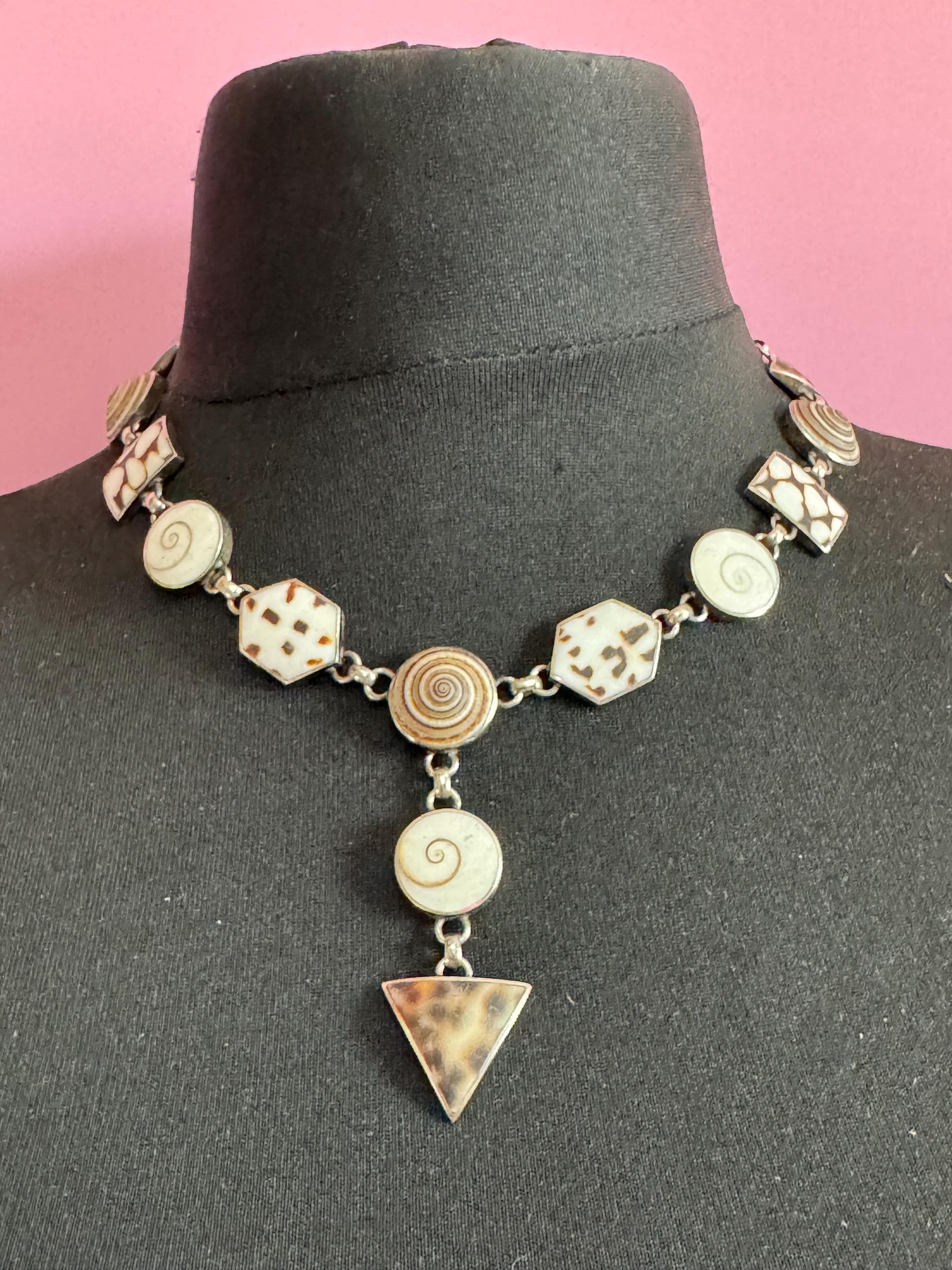 Fabulous 925 Sterling silver natural brown cream seashell bezel drop necklace, 51cm 52.7 grams