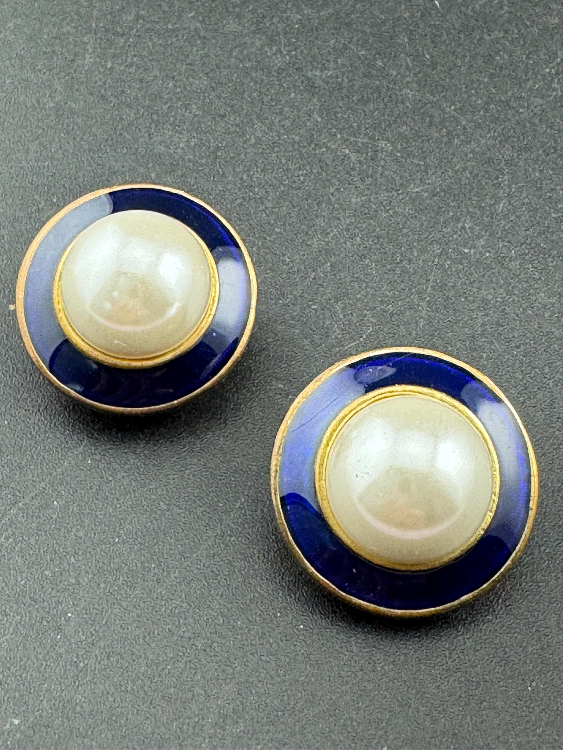 Vintage gold tone blue enamel faux Pearl cabochon round clip on earrings