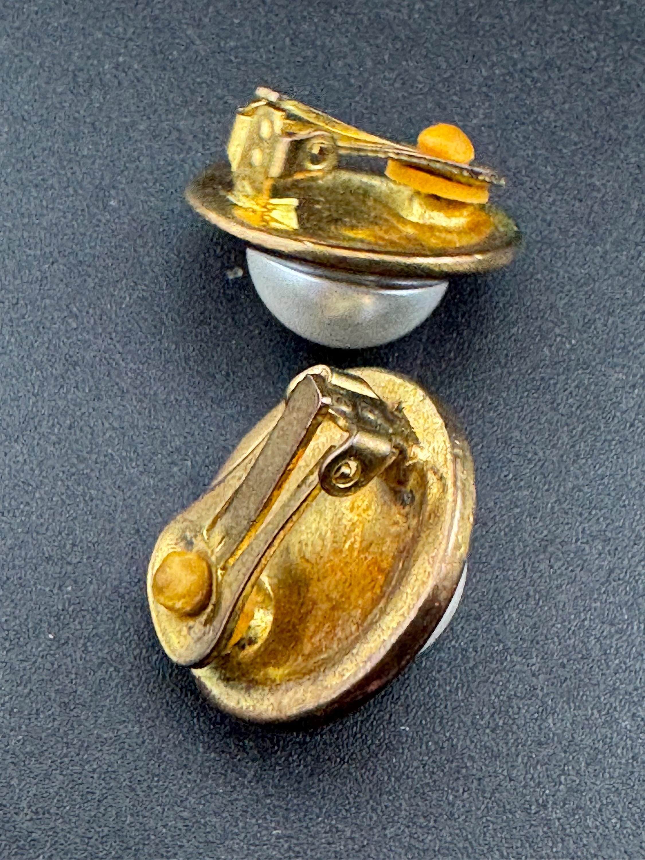 Vintage gold tone blue enamel faux Pearl cabochon round clip on earrings