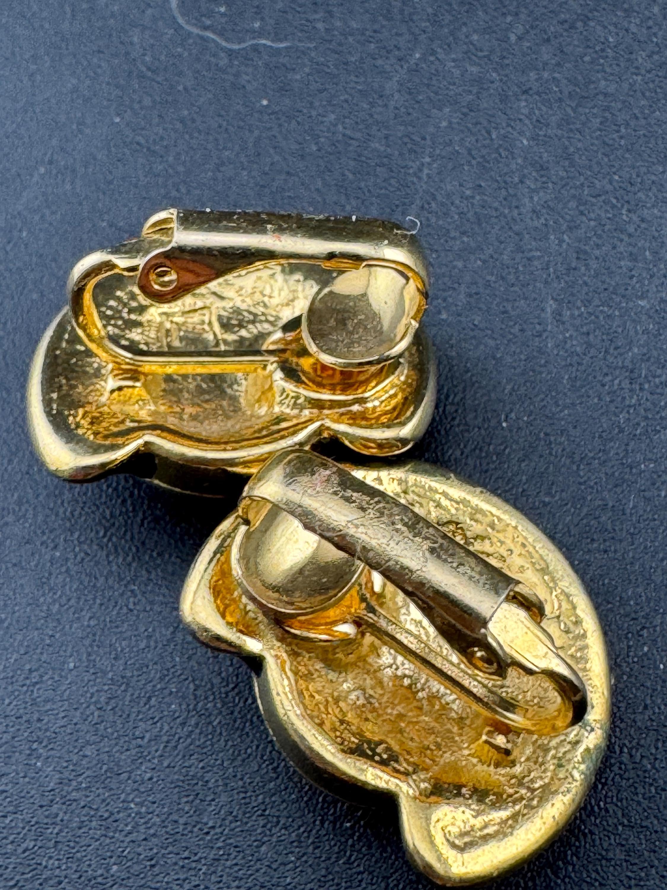 Vintage blue violet enamel clip on stud round earrings gold tone