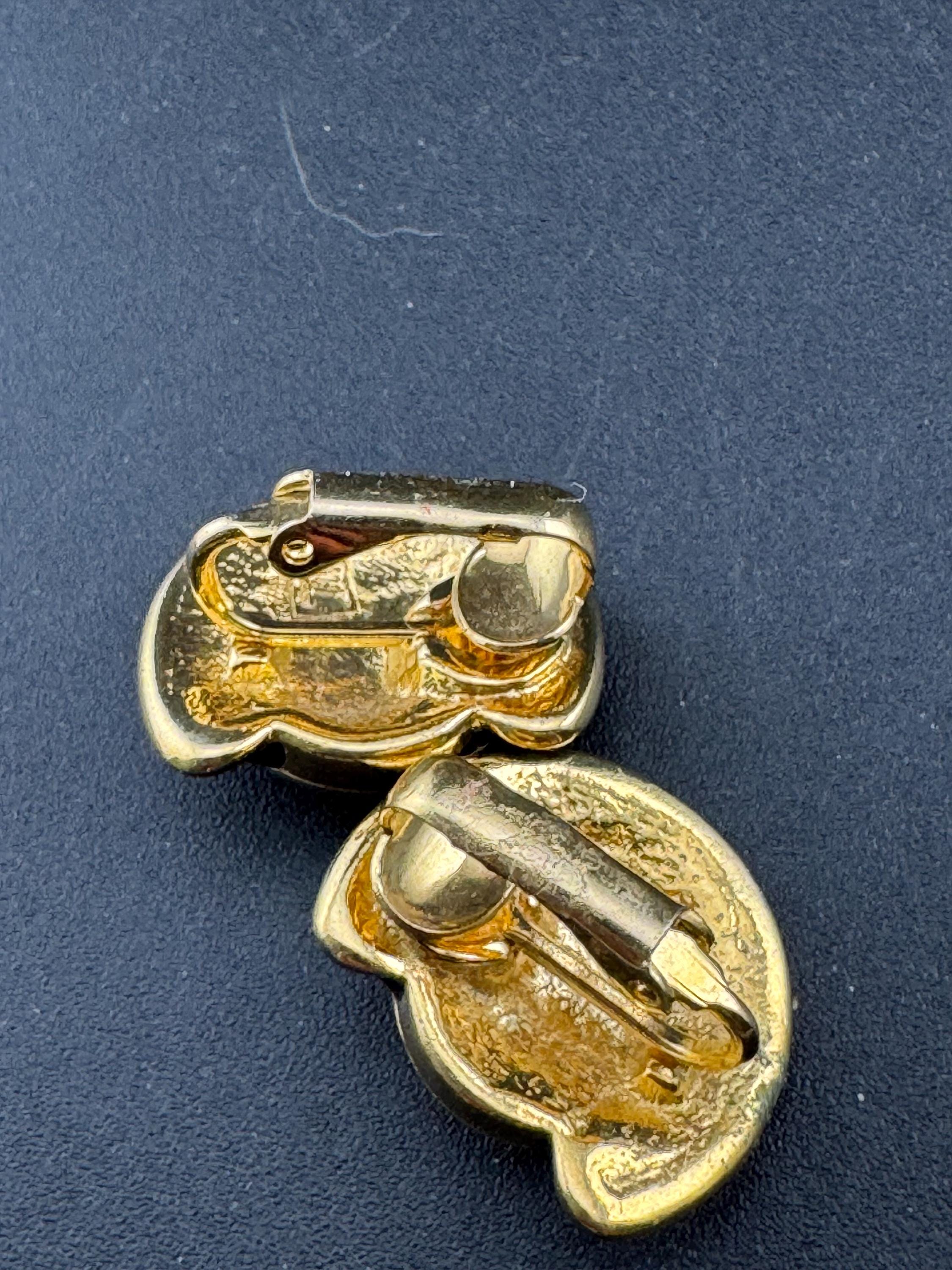 Vintage blue violet enamel clip on stud round earrings gold tone