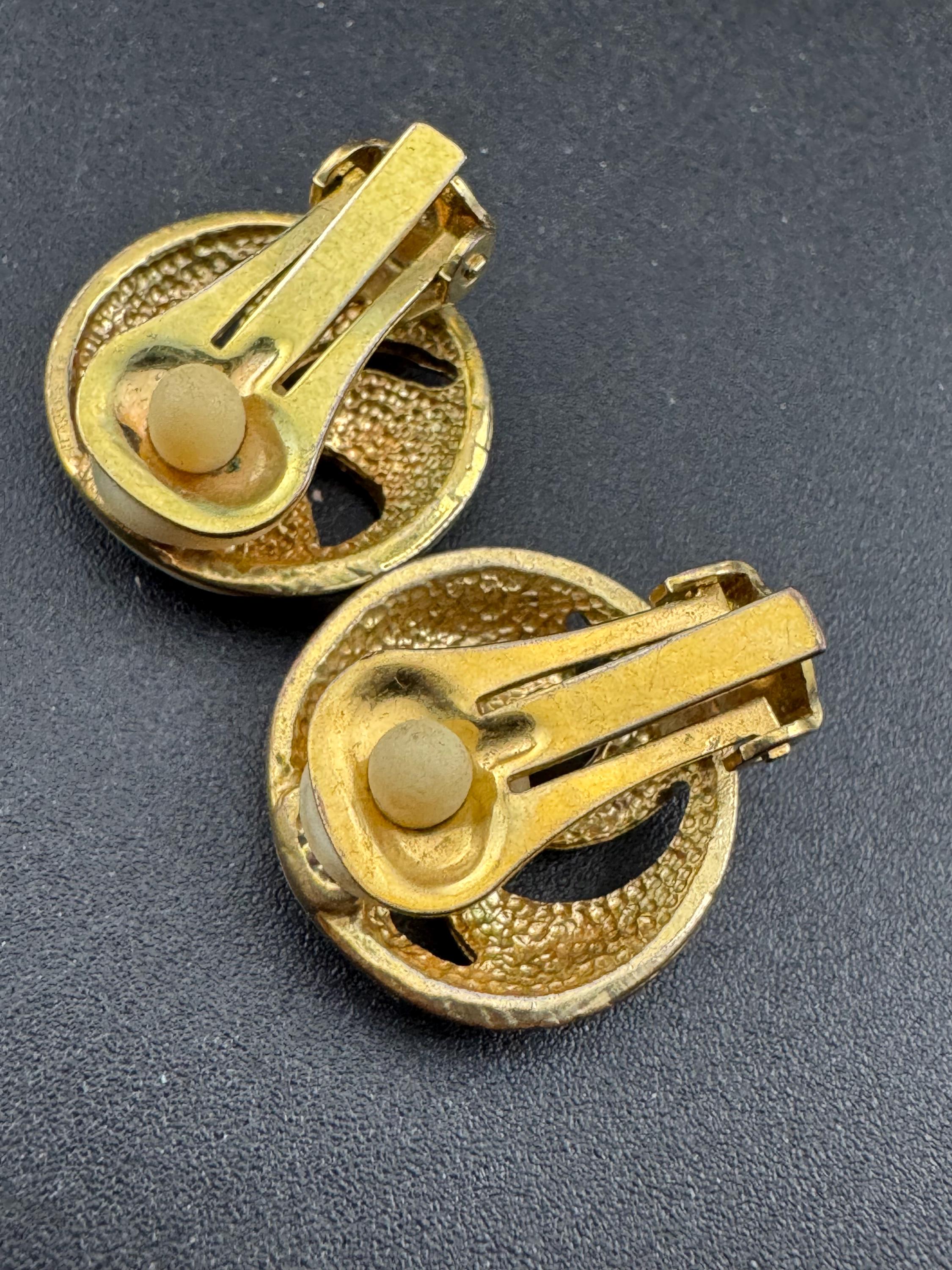 Vintage Gold Tone Enamel Clip On Earrings: 1980s Swirl Design