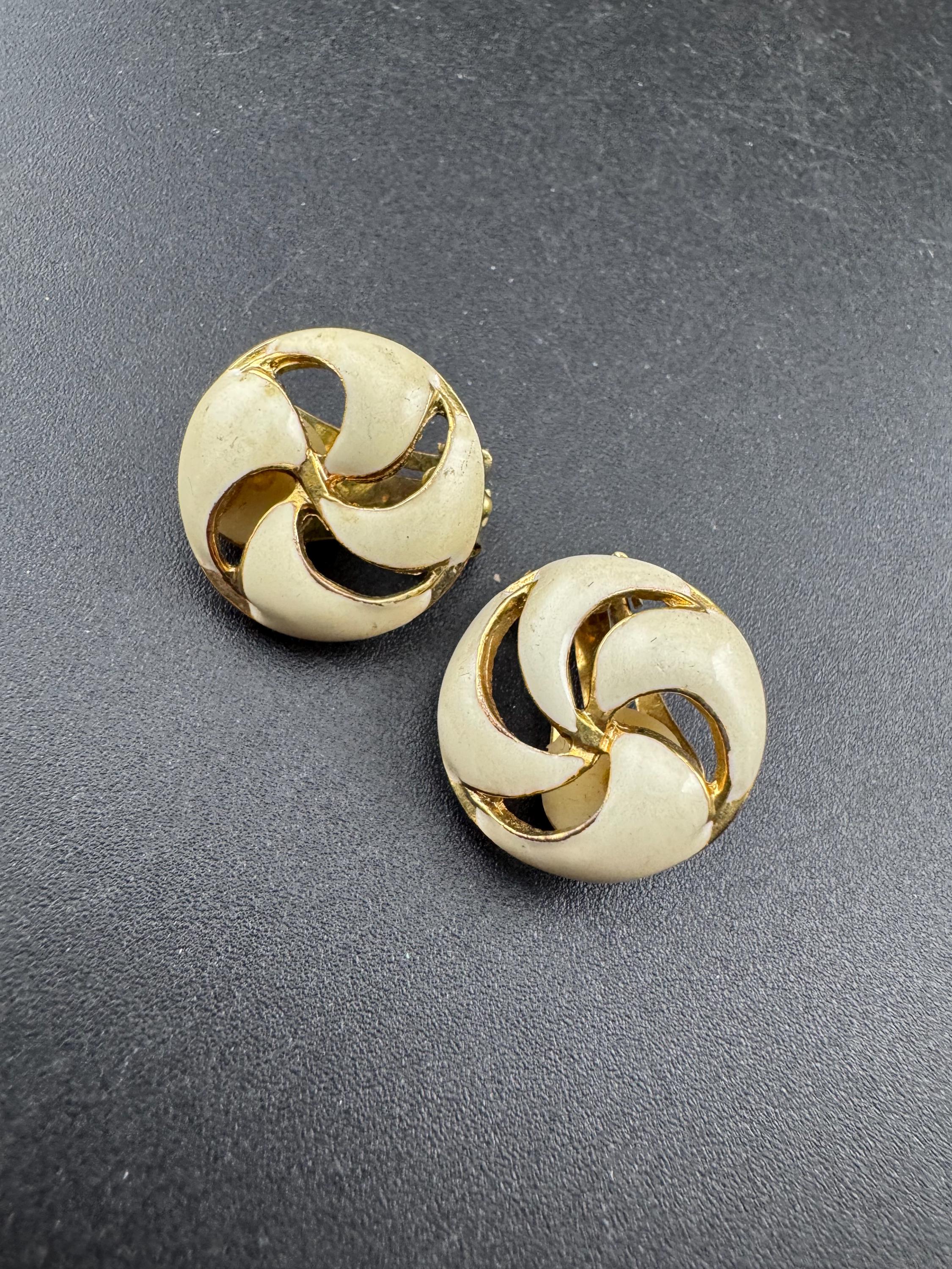 Vintage Gold Tone Enamel Clip On Earrings: 1980s Swirl Design