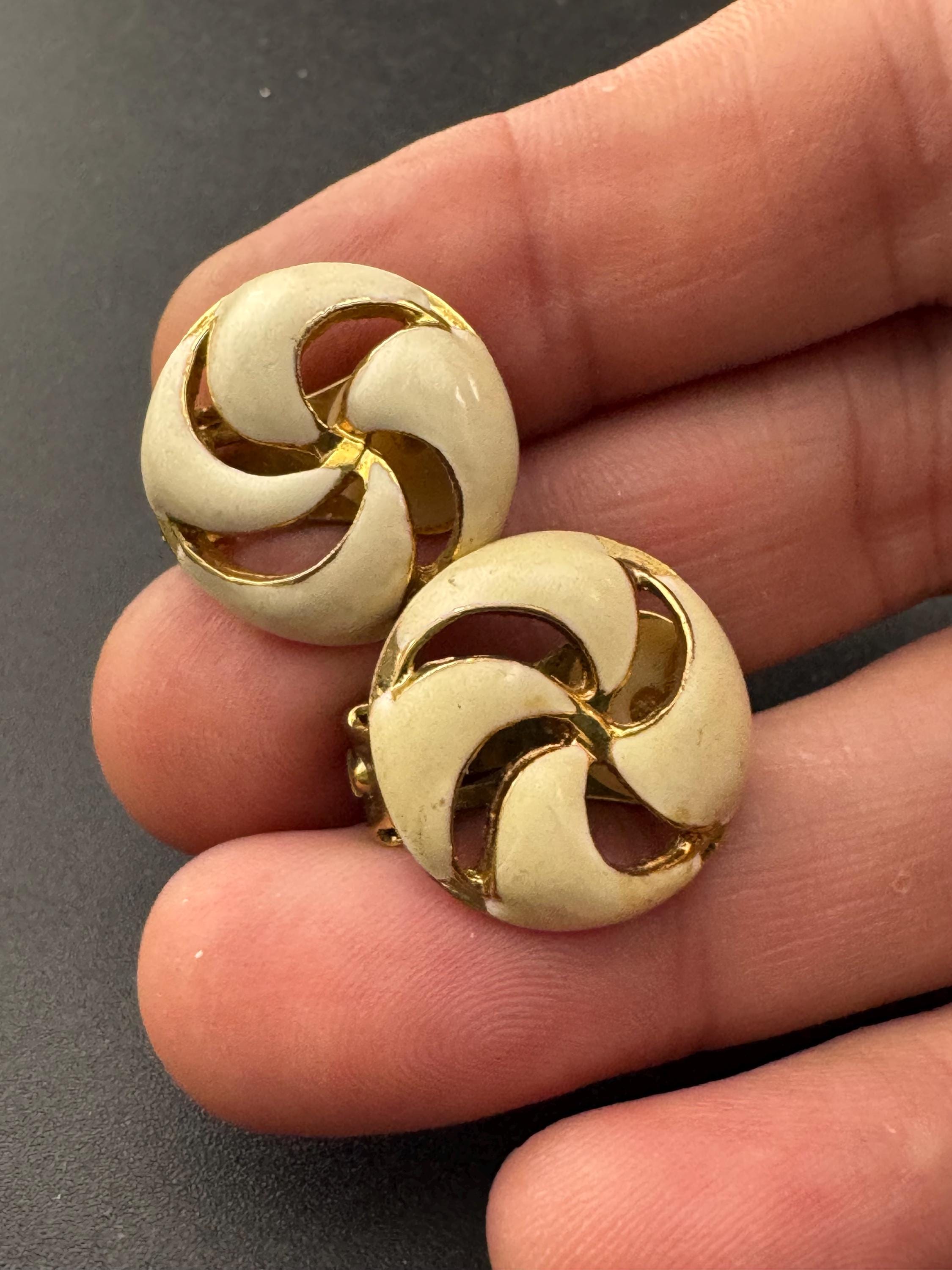 Vintage Gold tone nude natural beige cream enamel round swirl clip on earrings 1980s 1990s