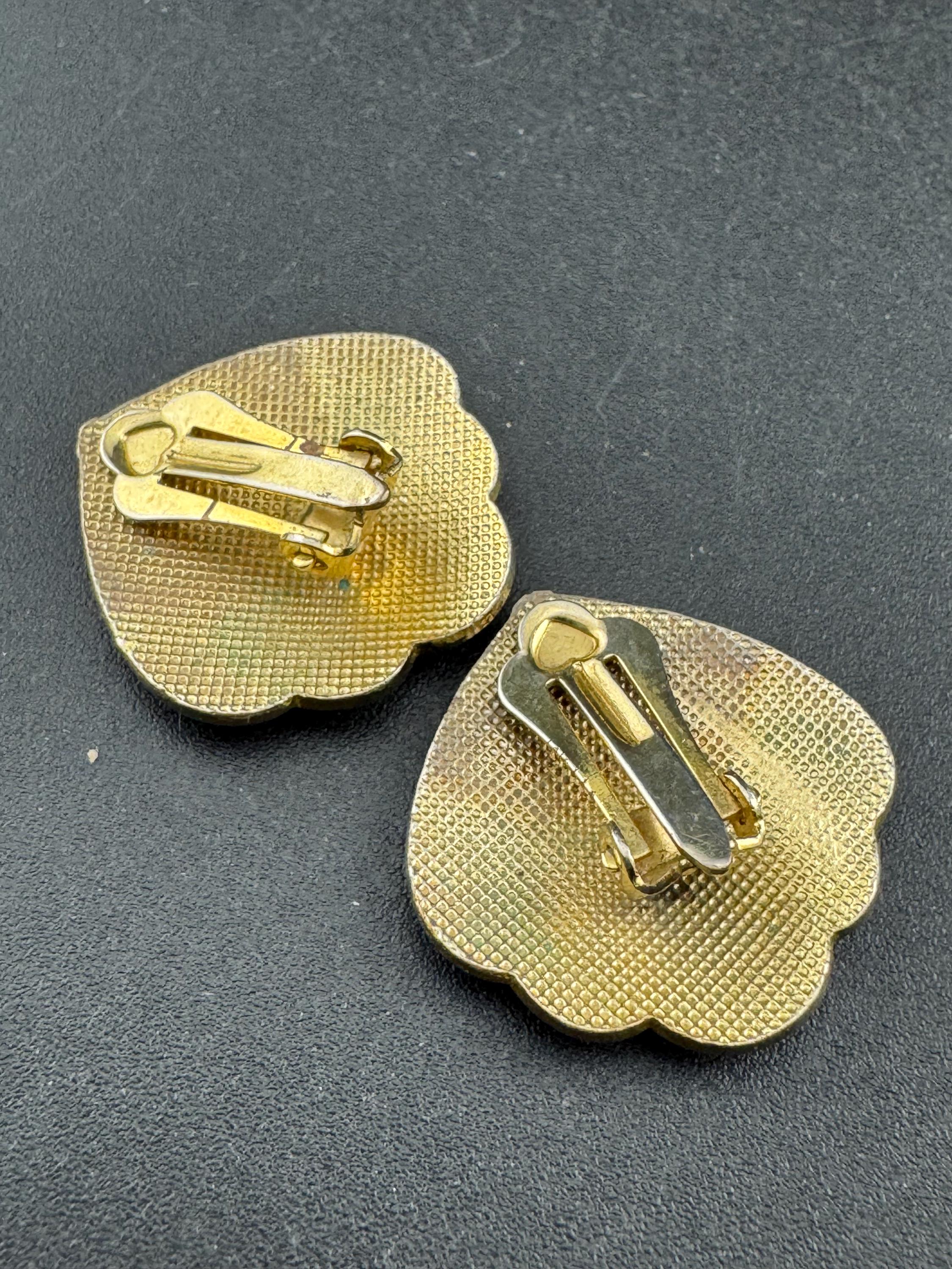 Vintage Gold tone black beige cream enamel art deco style clip on earrings 1980s 1990s