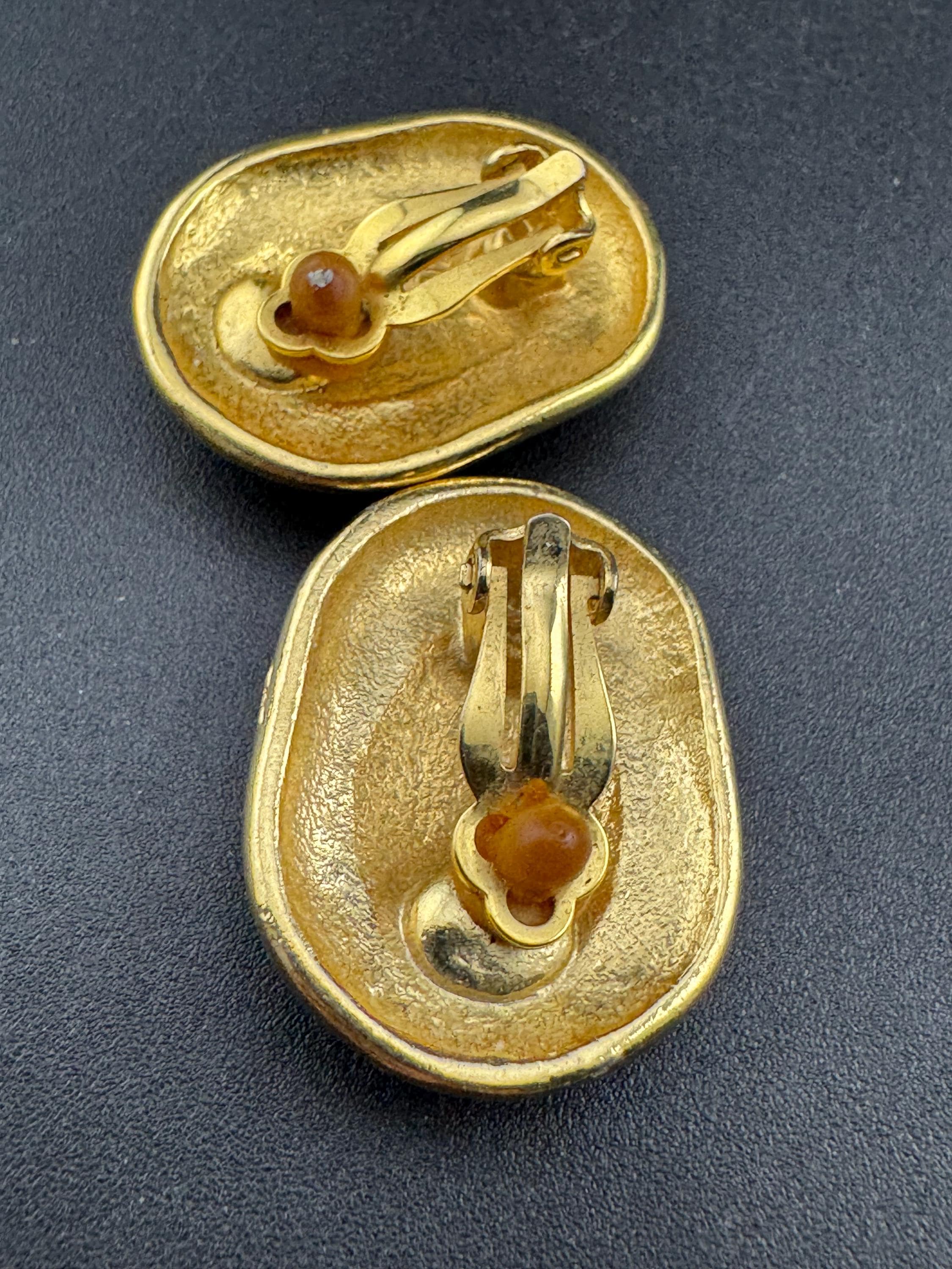 Vintage brown bronze enamel gold tone oval Clip On Stud Earrings 1980s retro