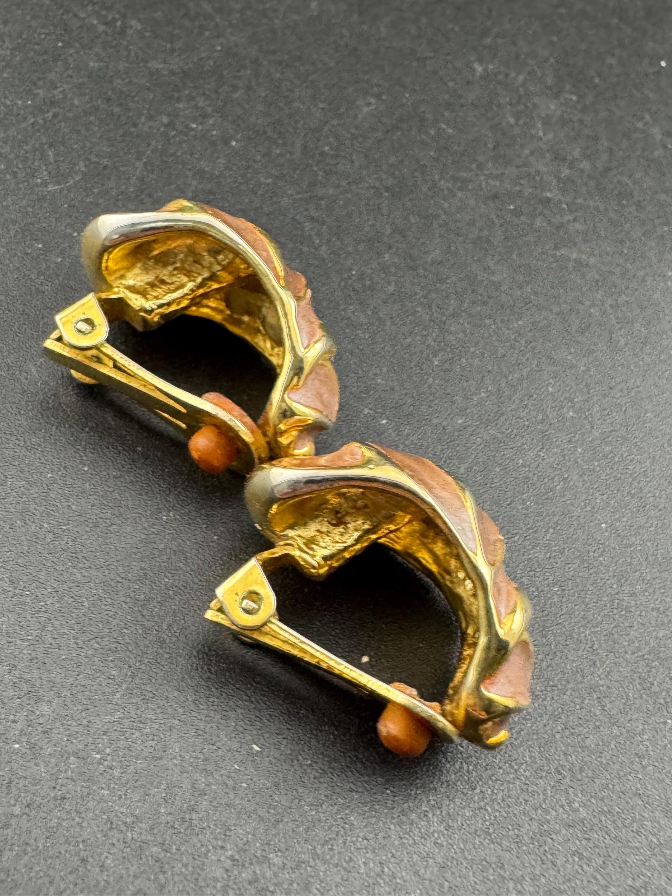 Vintage soft brown enamel gold tone half hoop curved Clip On Stud Earrings 1980s retro